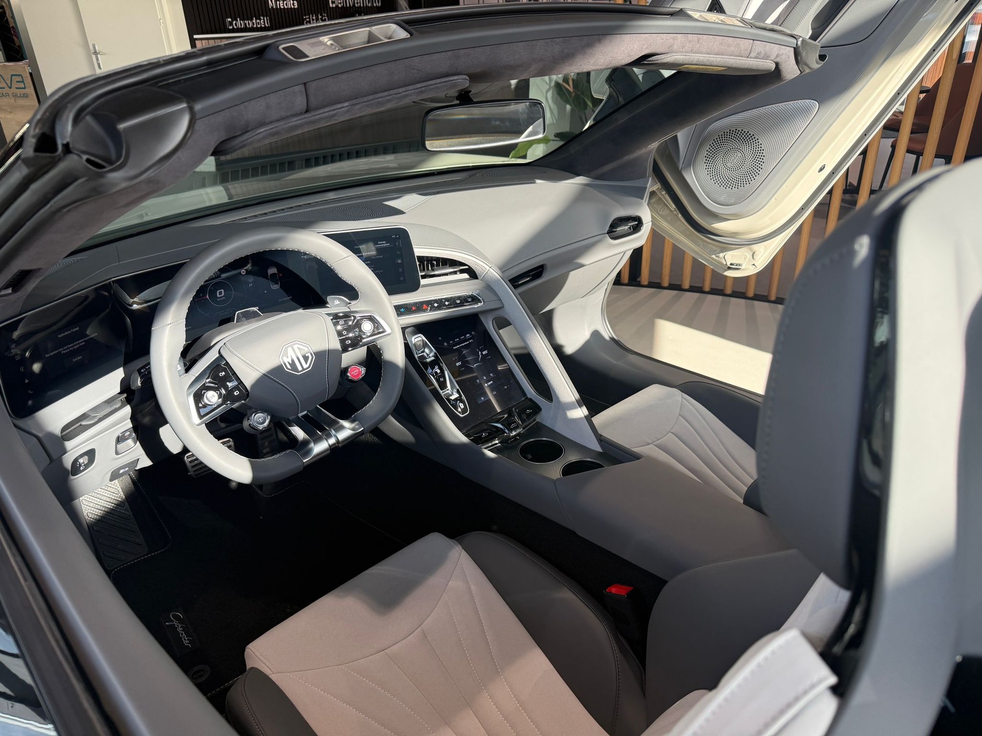 MG Cyberster 77kWh 4WD-image-11