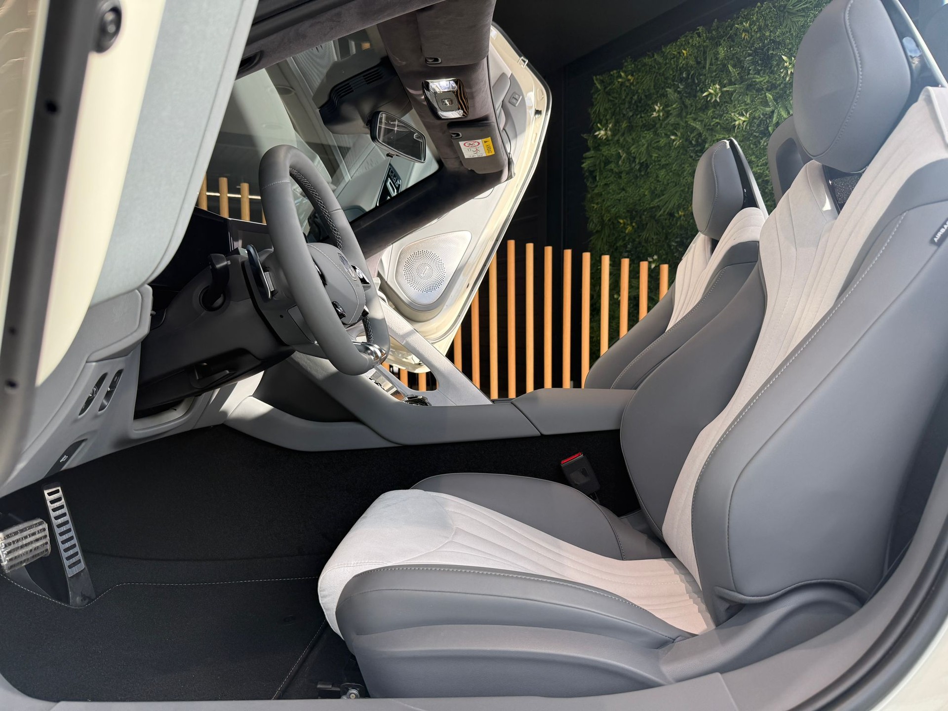 MG Cyberster 77kWh 4WD-image-10