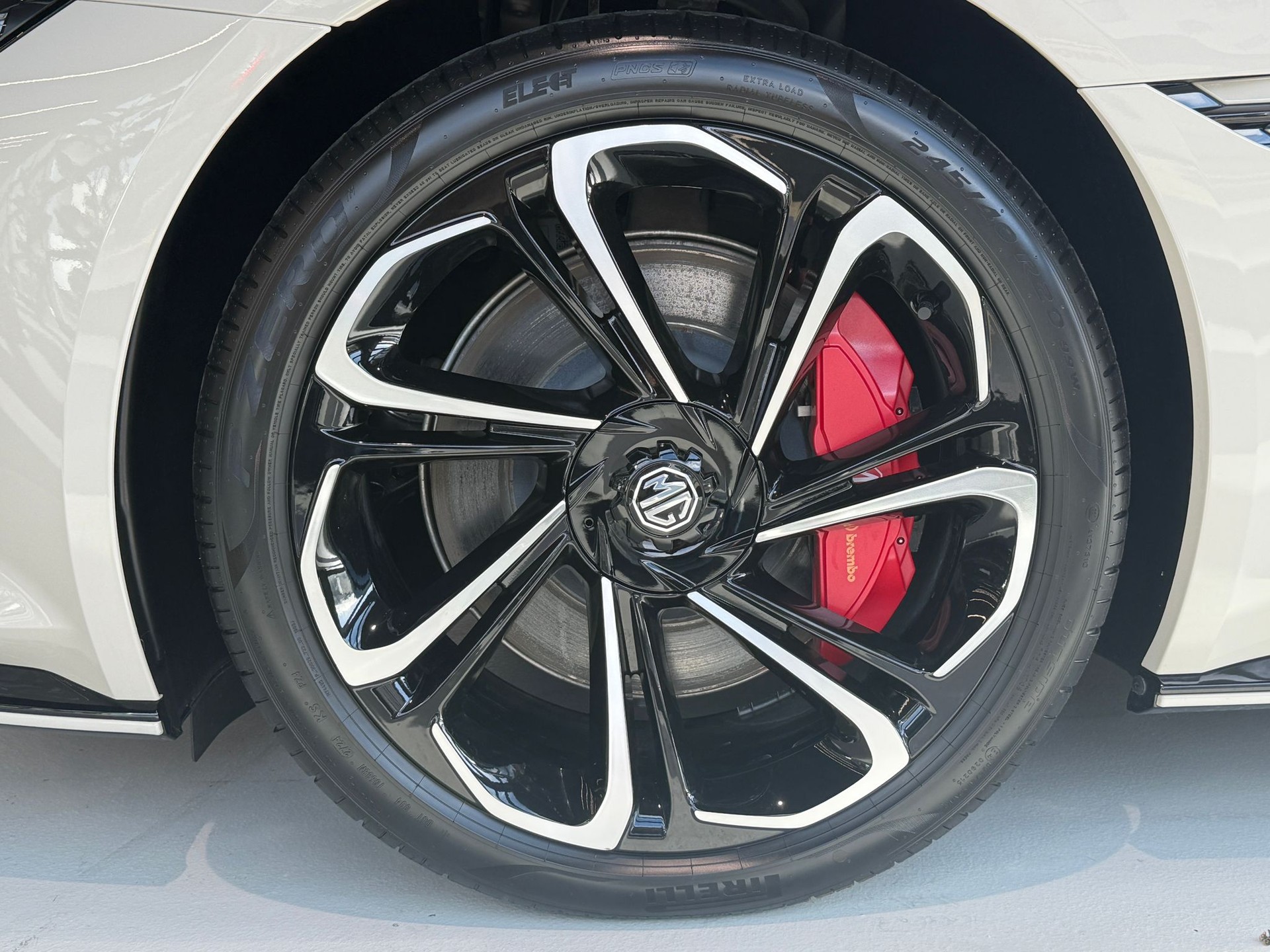 MG Cyberster 77kWh 4WD-image-22