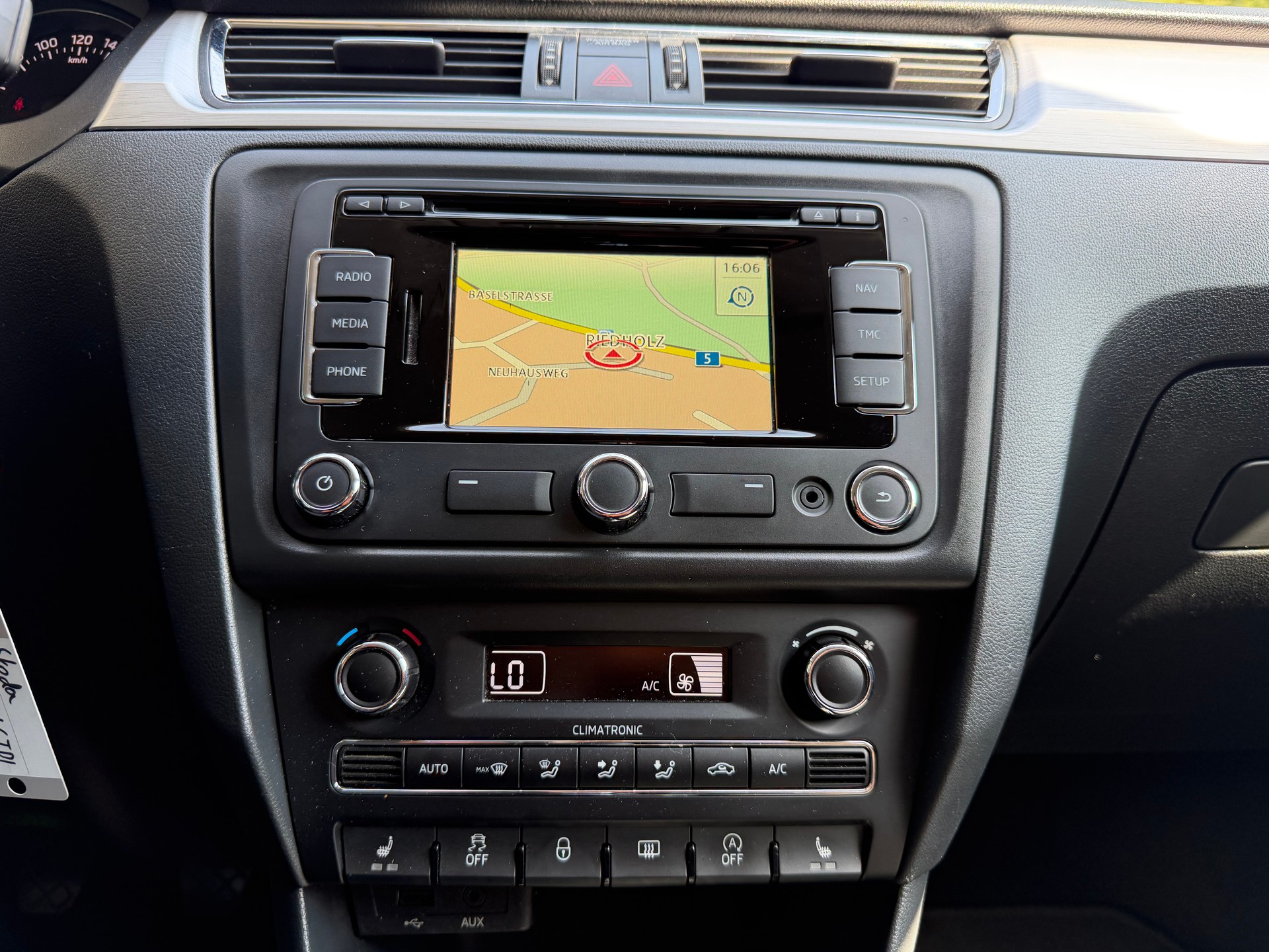 SKODA Rapid Spaceback 1.6 TDI Ambition-image-12