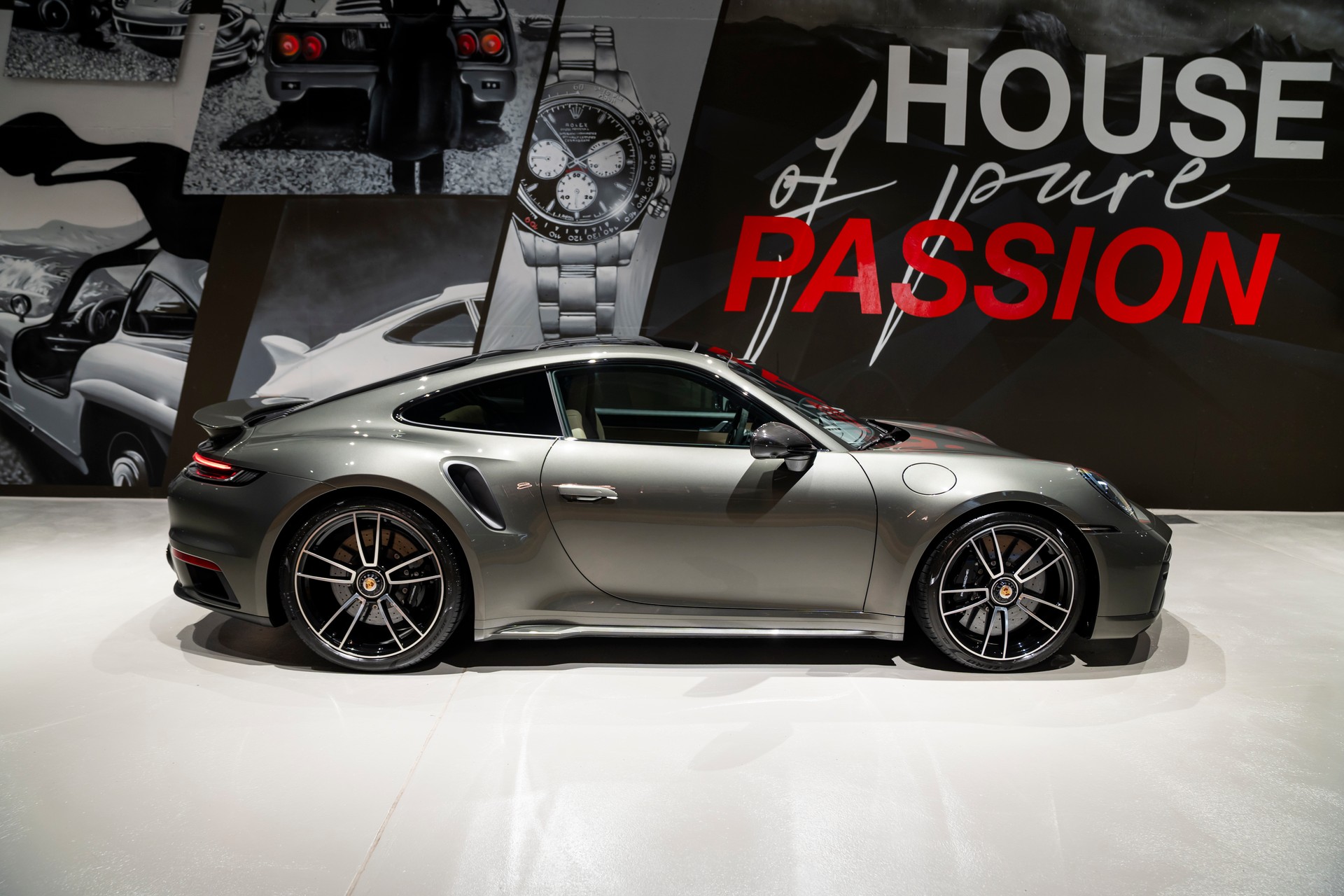 PORSCHE 911 Turbo S PDK-image-2