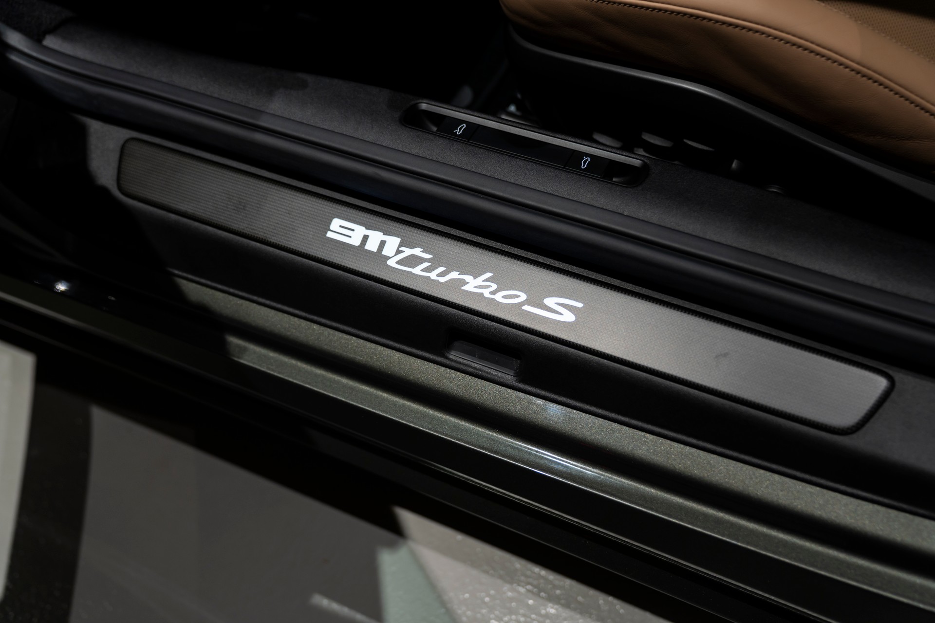 PORSCHE 911 Turbo S PDK-image-17