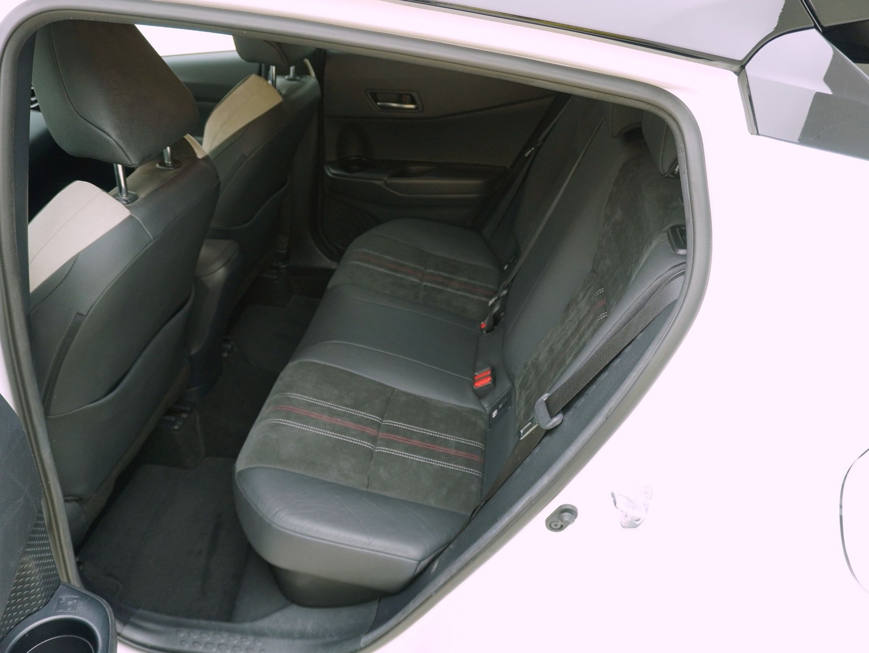 TOYOTA C-HR 2.0 VVTi HSD GR Sport-image-10