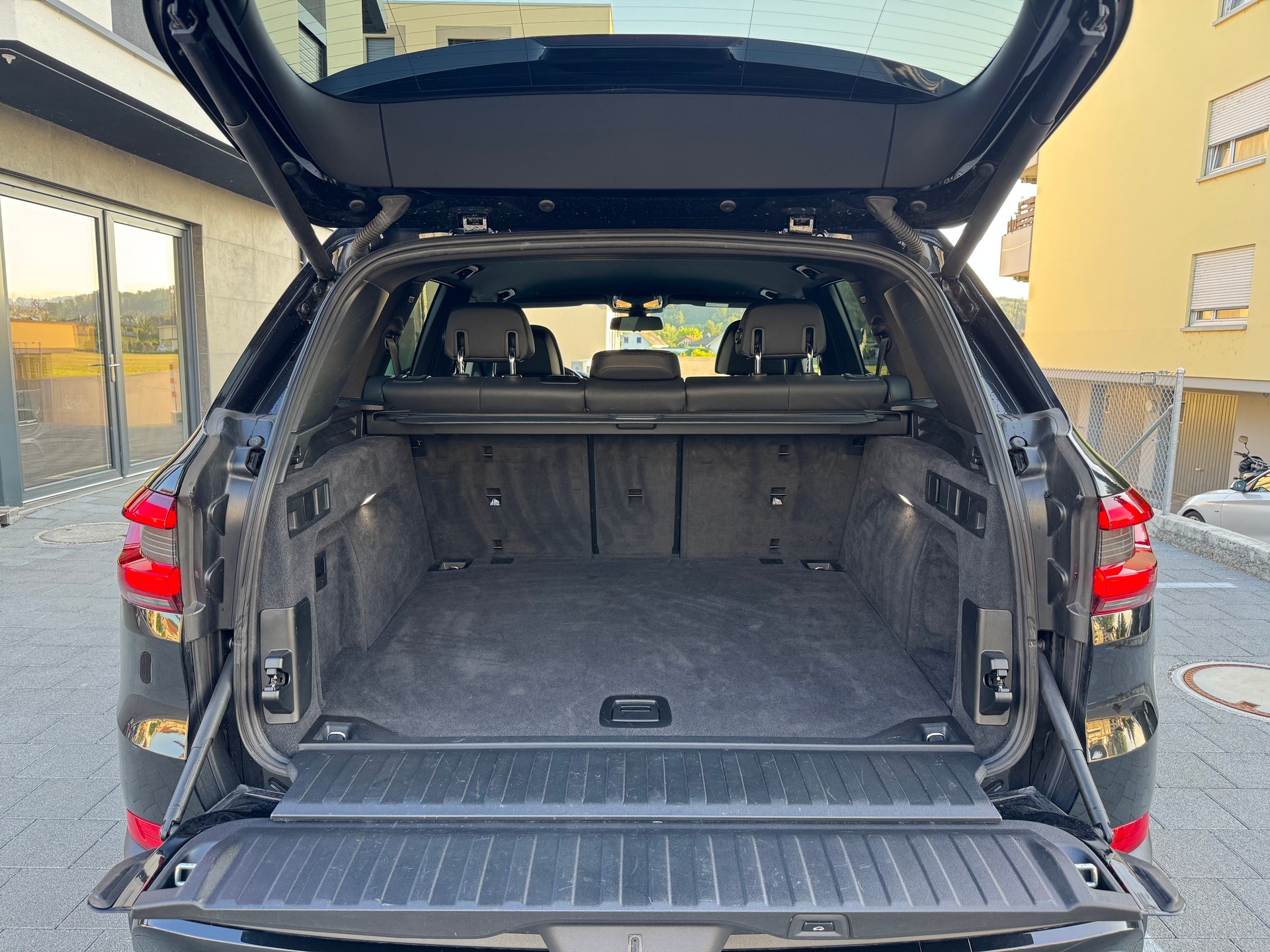 BMW X5 xDrive 30d Steptronic **265 PS**Voll-Leder-image-27