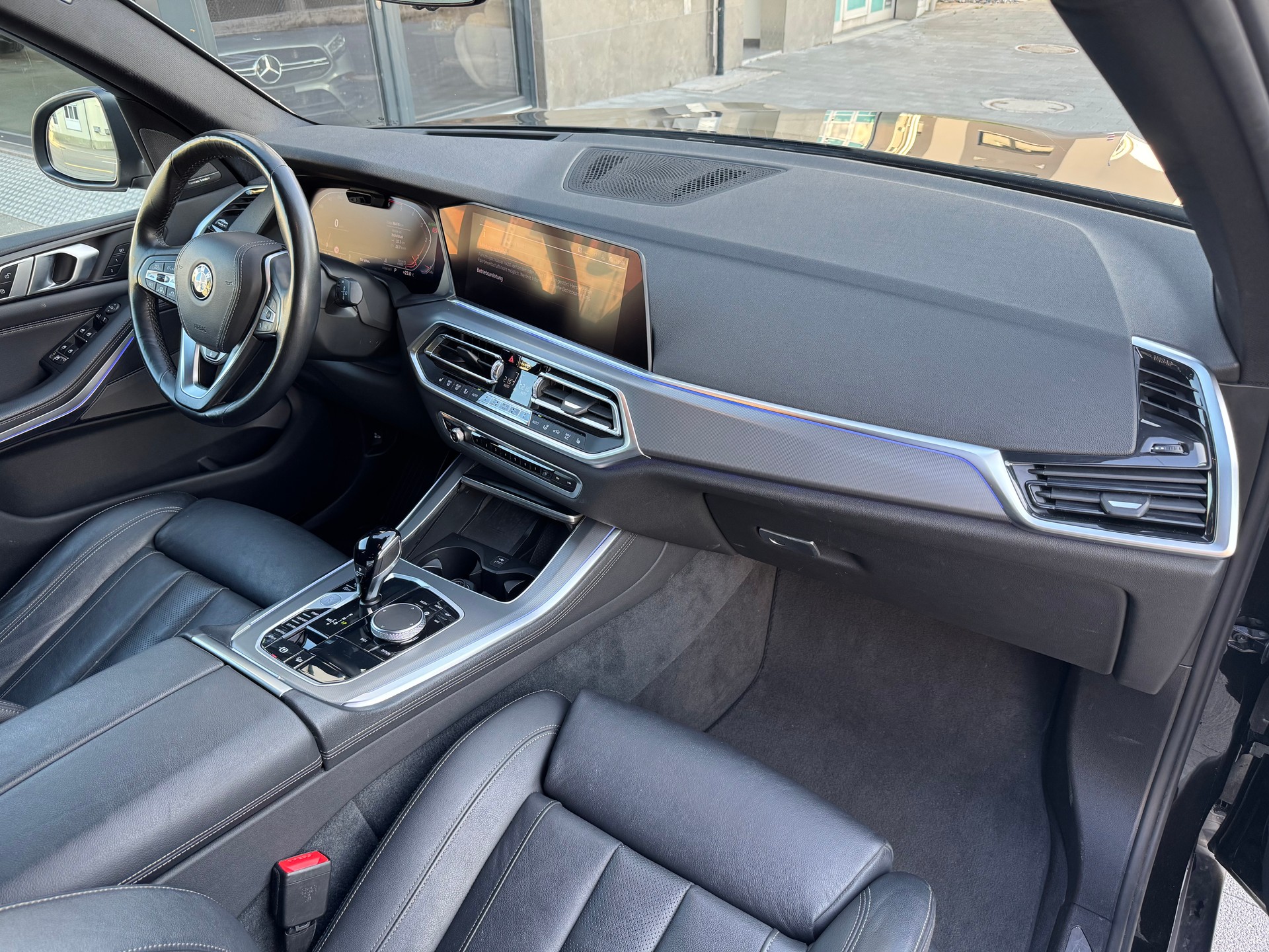 BMW X5 xDrive 30d Steptronic **265 PS**Voll-Leder-image-12