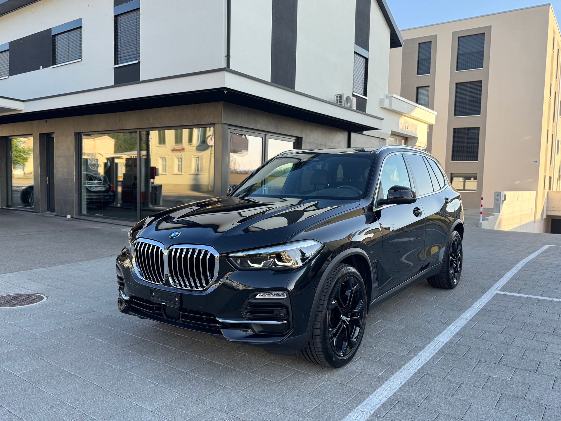 BMW X5 xDrive 30d Steptronic **265 PS**Voll-Leder-image-0