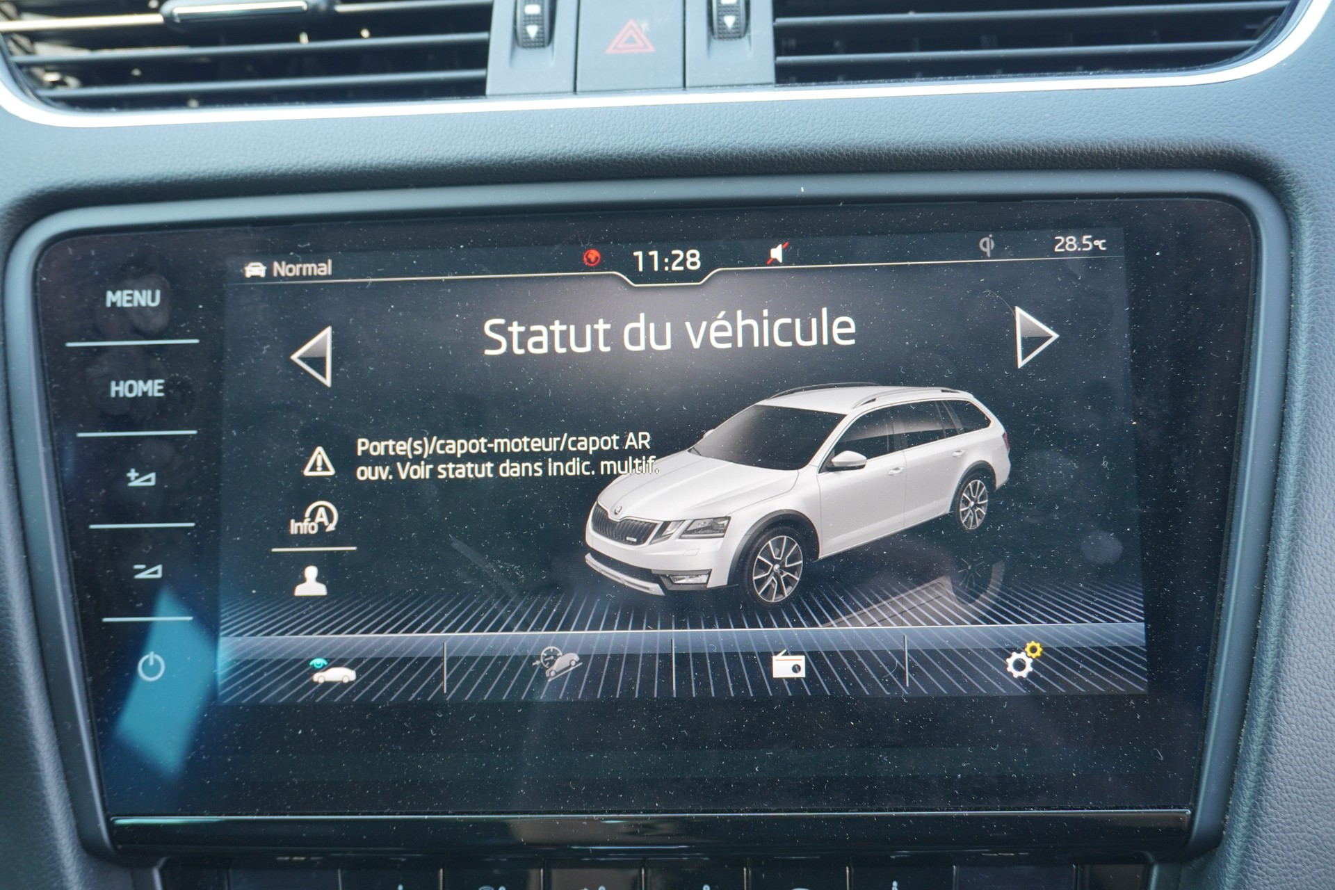 SKODA Octavia Combi 2.0 TSI Scout 4x4 DSG-image-12