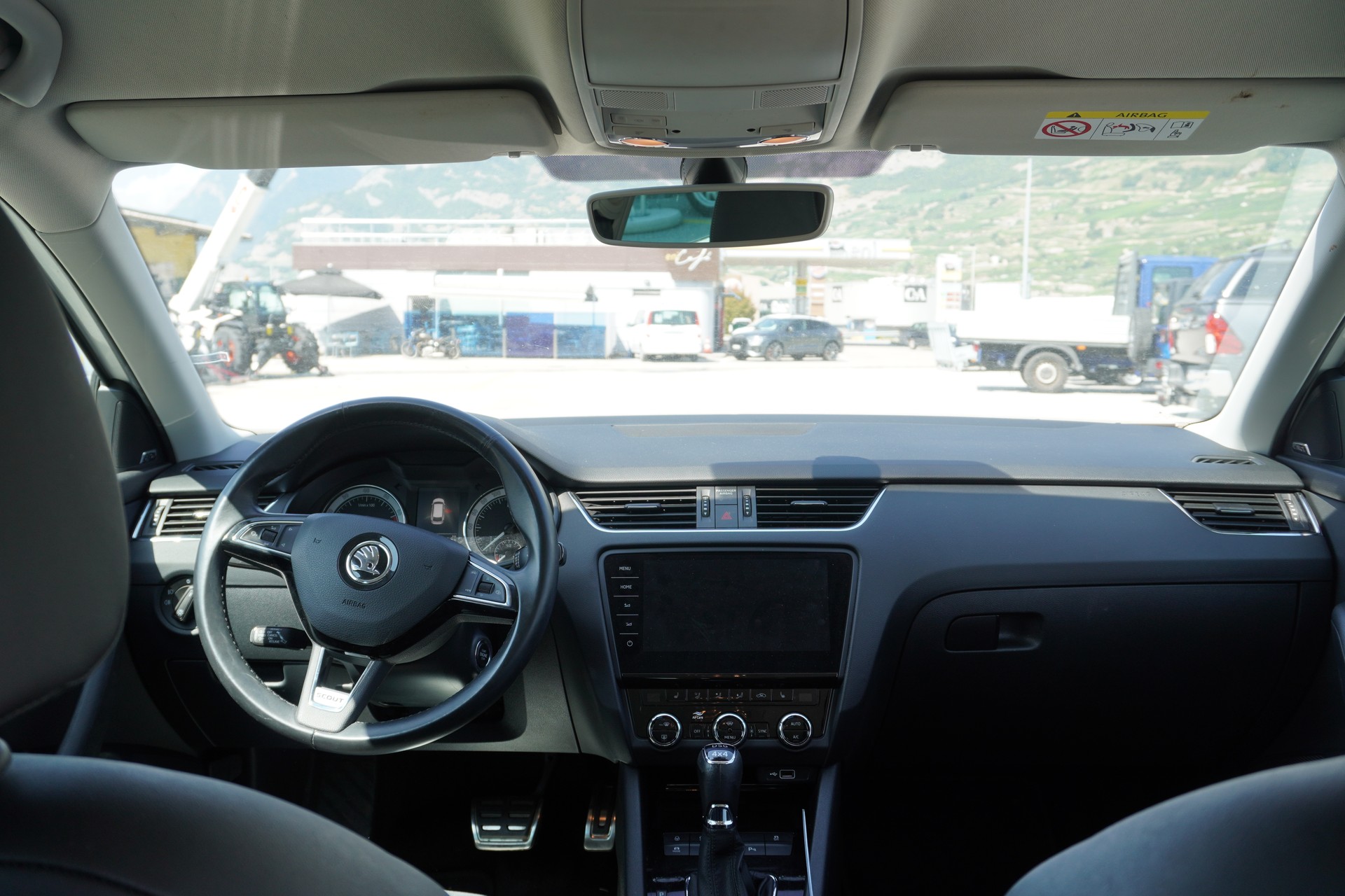 SKODA Octavia Combi 2.0 TSI Scout 4x4 DSG-image-18