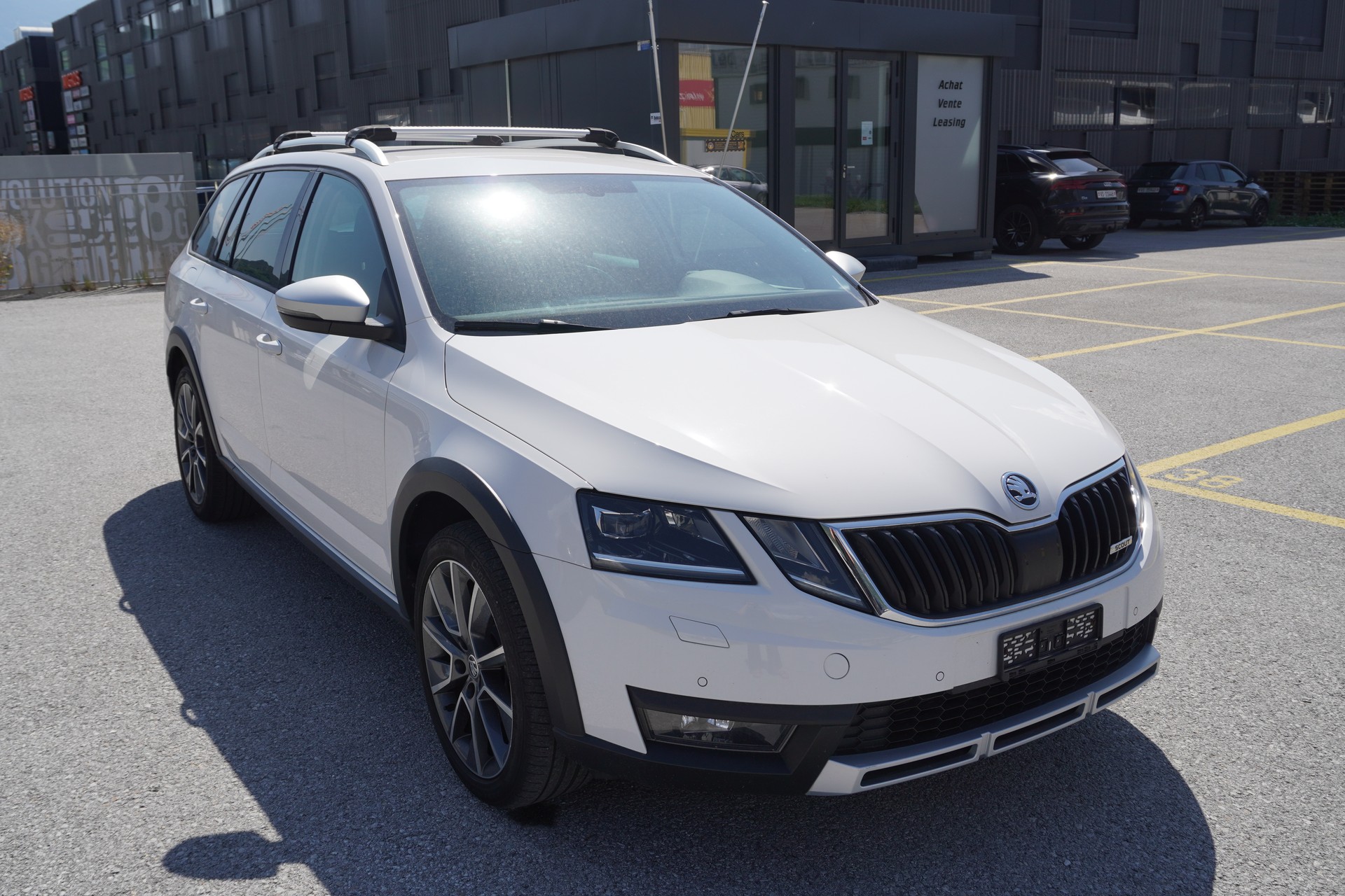 SKODA Octavia Combi 2.0 TSI Scout 4x4 DSG-image-4