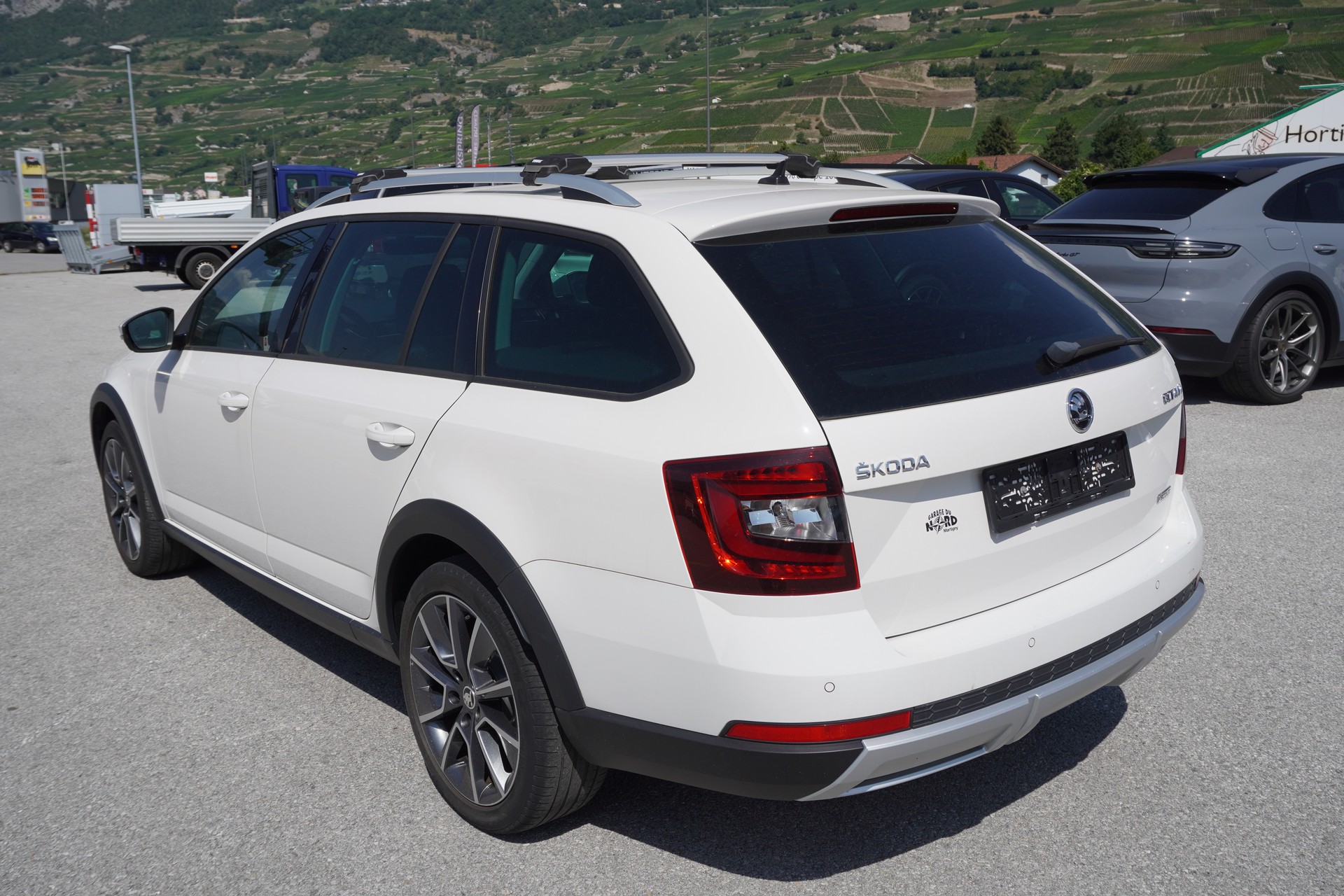 SKODA Octavia Combi 2.0 TSI Scout 4x4 DSG-image-3