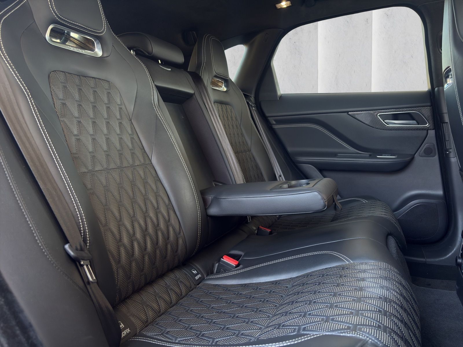 JAGUAR F-Pace 5.0 V8 SVR AWD Automatik-image-17