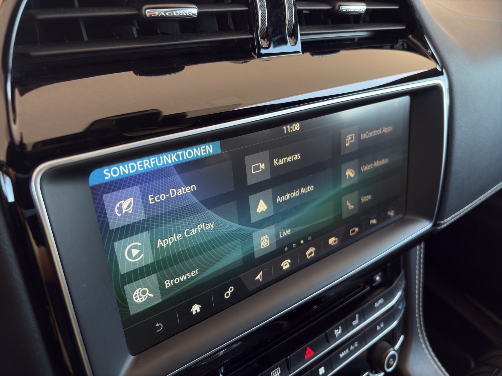 JAGUAR F-Pace 5.0 V8 SVR AWD Automatik-image-24