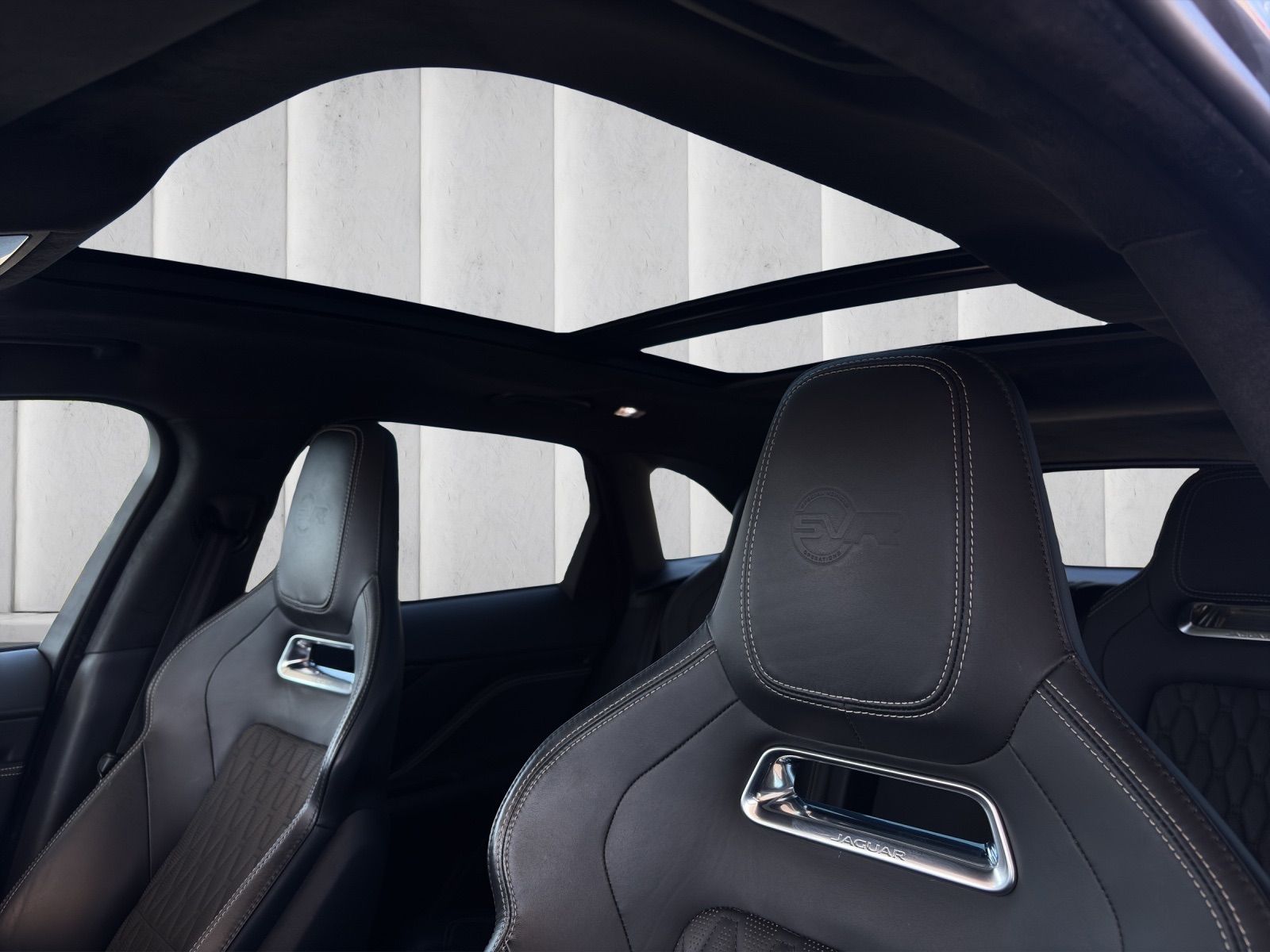 JAGUAR F-Pace 5.0 V8 SVR AWD Automatik-image-18
