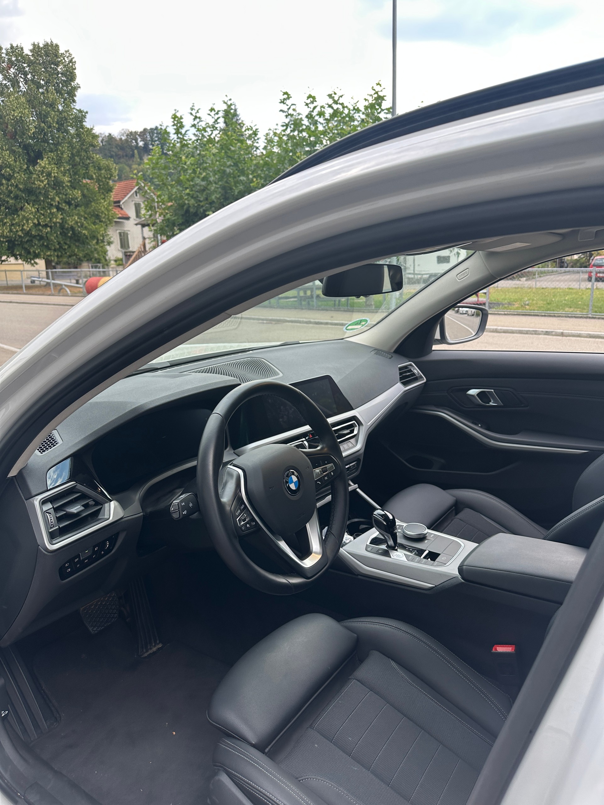 BMW 320d xDrive 48V Touring Sport Line Steptronic-image-3