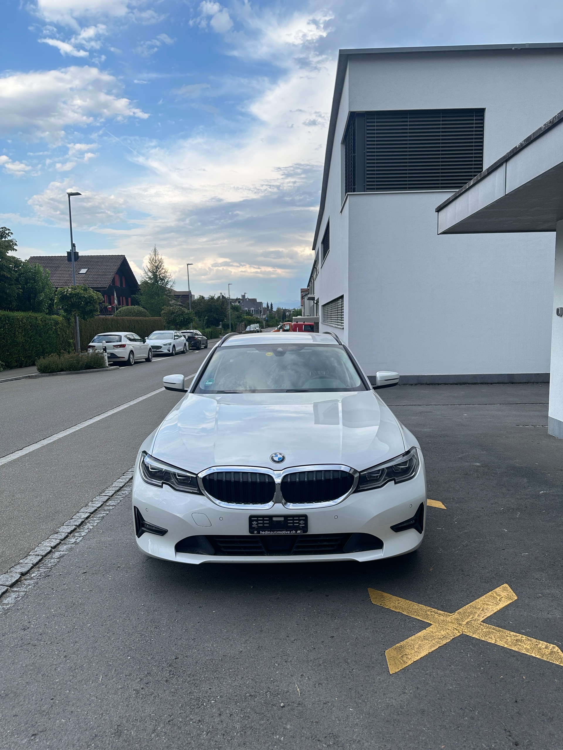 BMW 320d xDrive 48V Touring Sport Line Steptronic-image-0