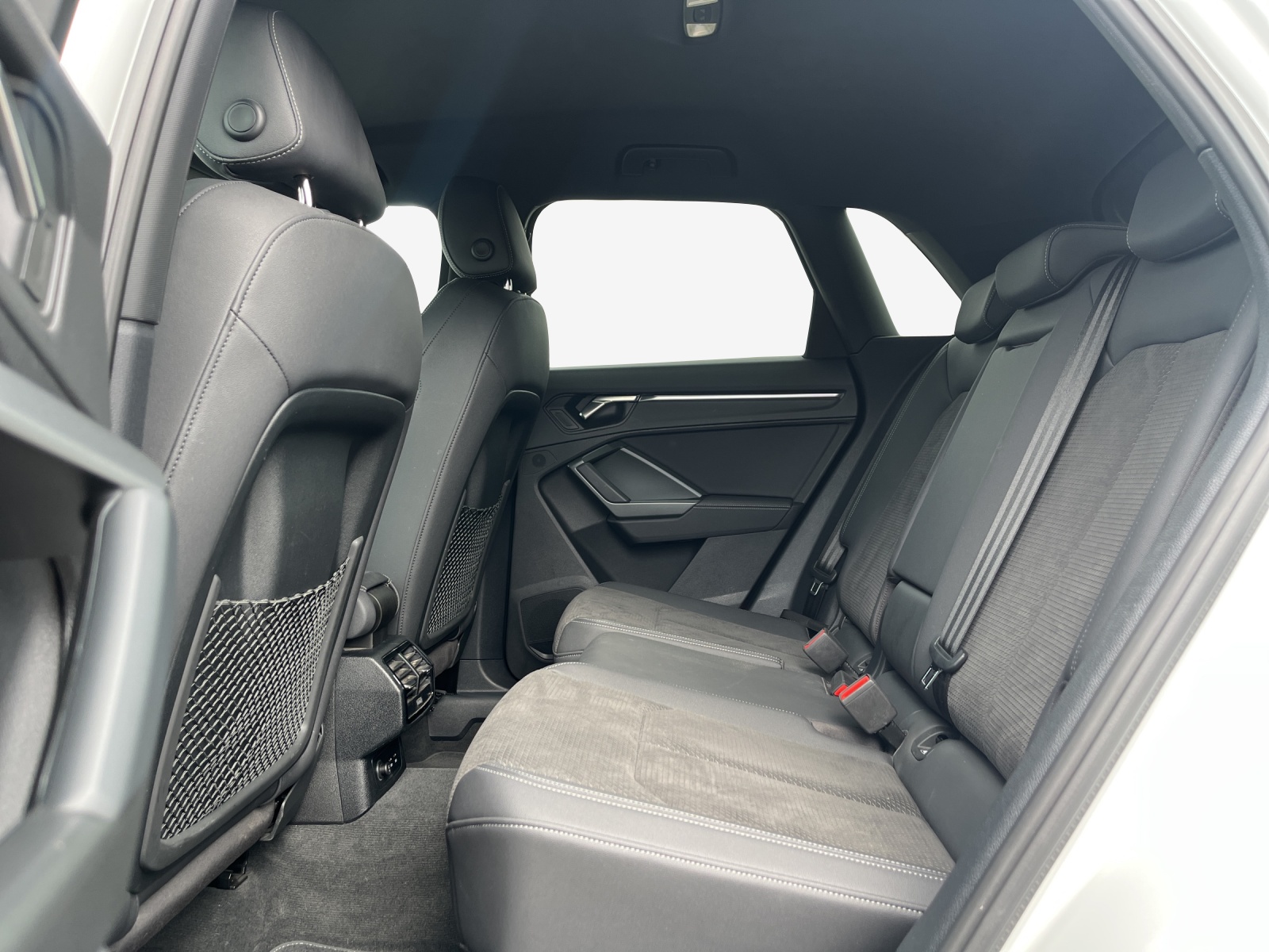 AUDI Q3 35 TFSI S line Attraction S-tronic-image-11