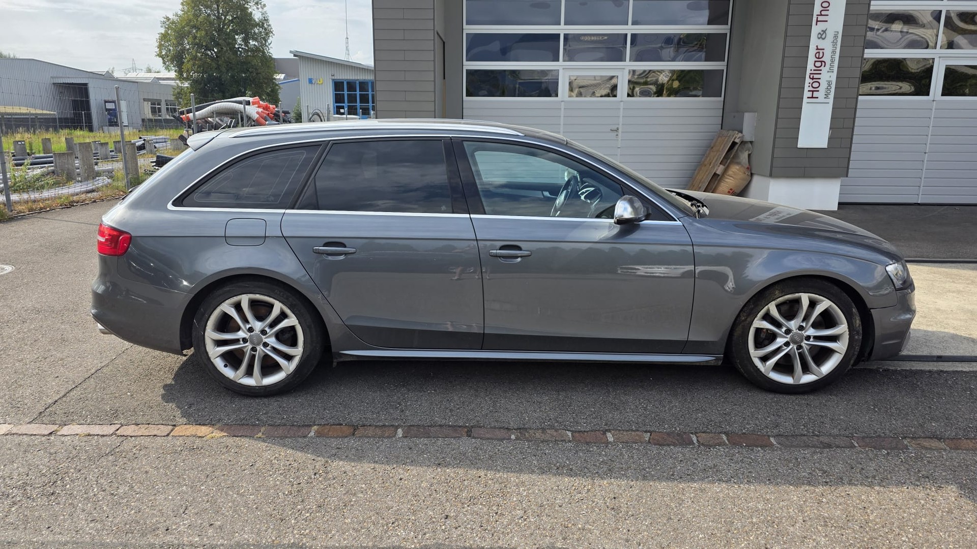 AUDI S4 Avant 3.0 TFSI quattro S-tronic-image-2