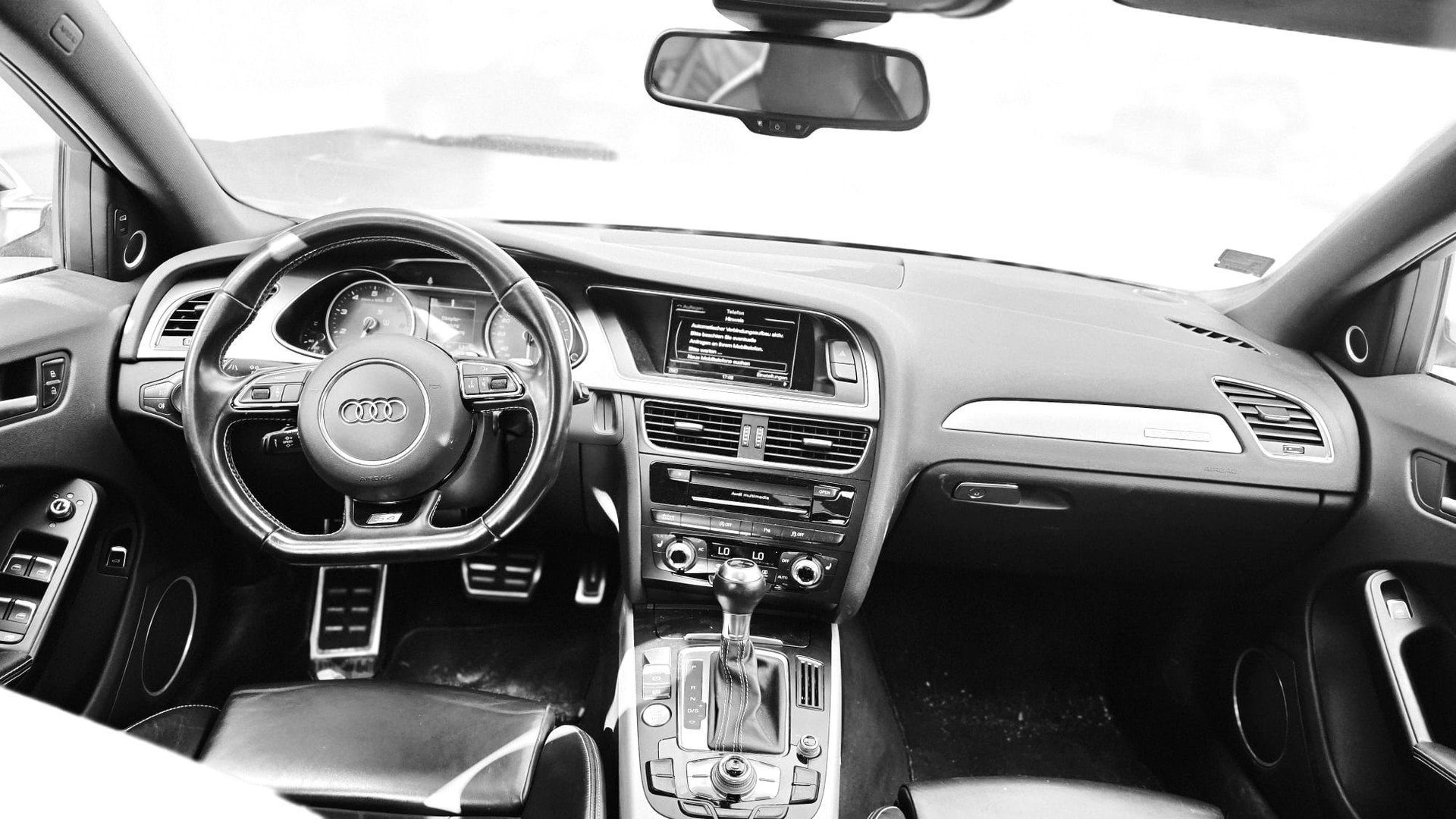 AUDI S4 Avant 3.0 TFSI quattro S-tronic-image-8