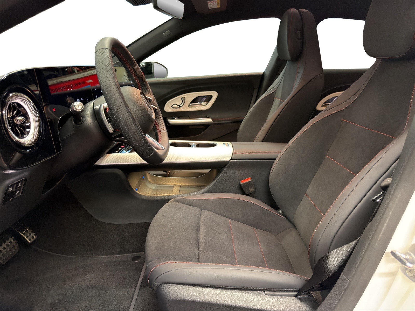 MERCEDES-BENZ CLA SB 220 4M 8G-DCT-image-11