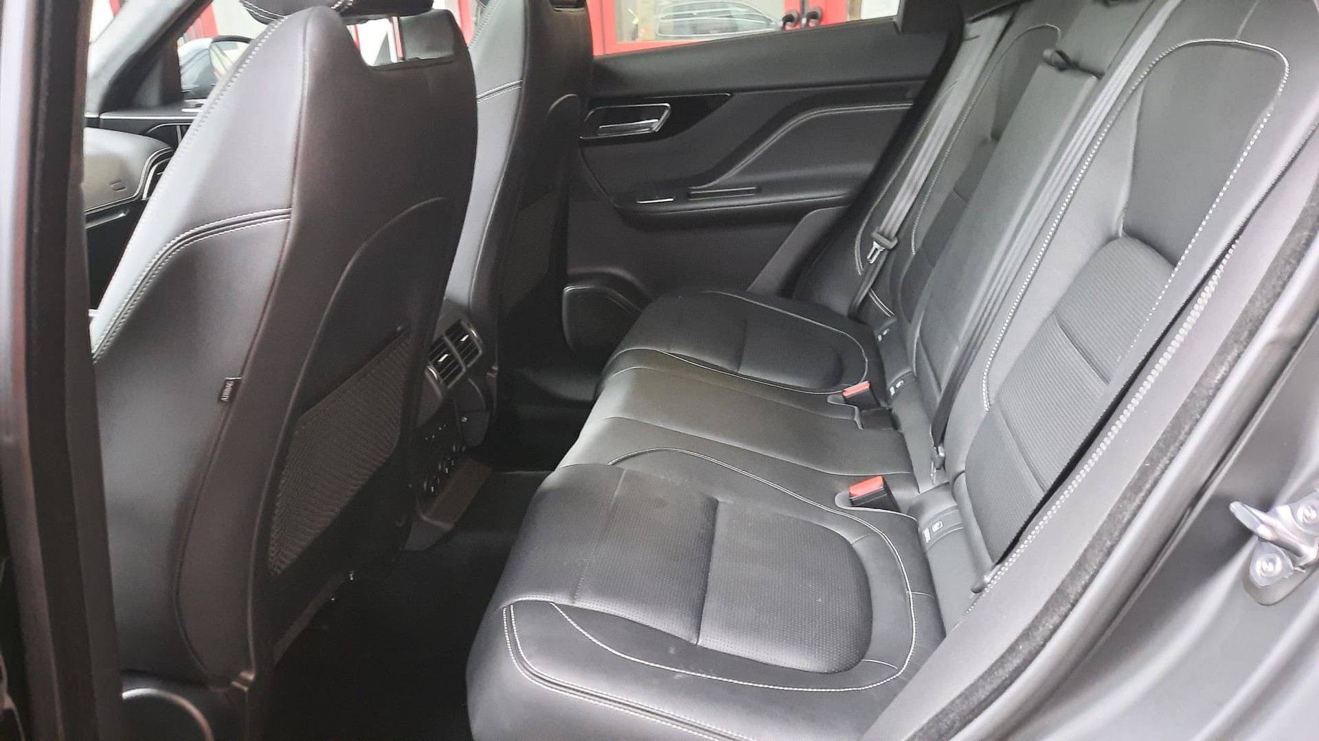 JAGUAR F-Pace 3.0 V6 S AWD Automatik-image-5