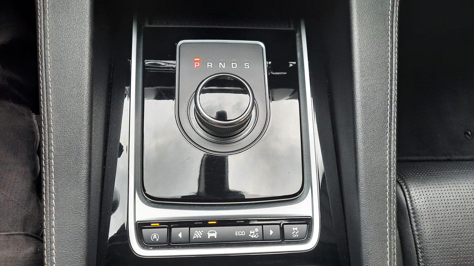 JAGUAR F-Pace 3.0 V6 S AWD Automatik-image-14
