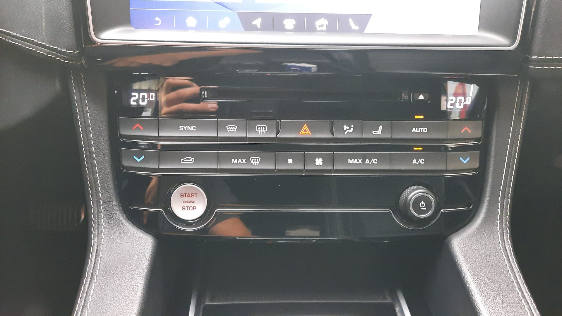 JAGUAR F-Pace 3.0 V6 S AWD Automatik-image-13