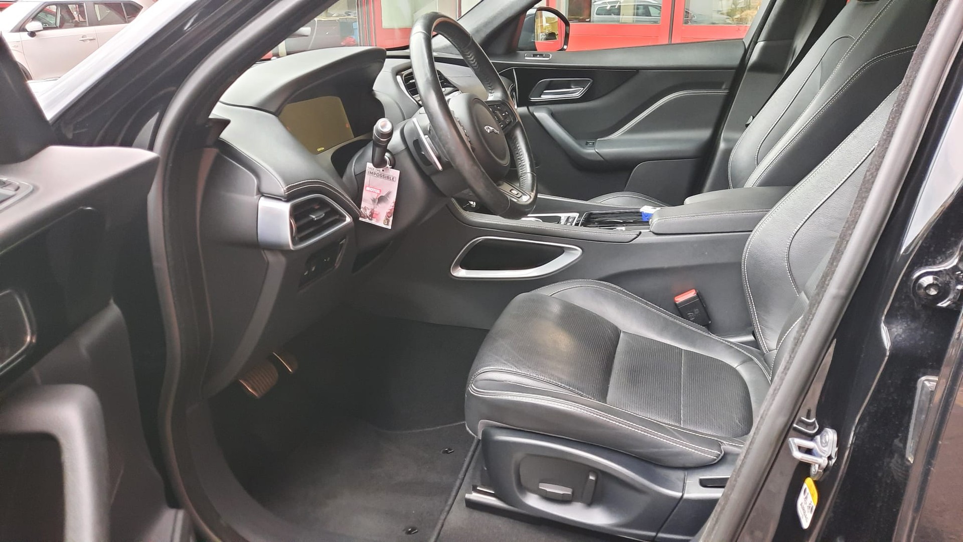 JAGUAR F-Pace 3.0 V6 S AWD Automatik-image-4