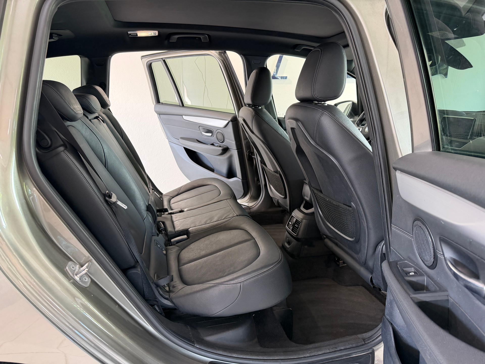 BMW 218i Gran Tourer Luxury Line Steptronic-image-10