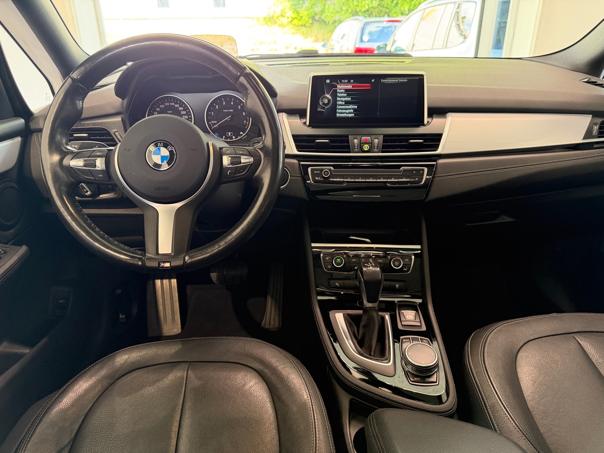 BMW 218i Gran Tourer Luxury Line Steptronic-image-8