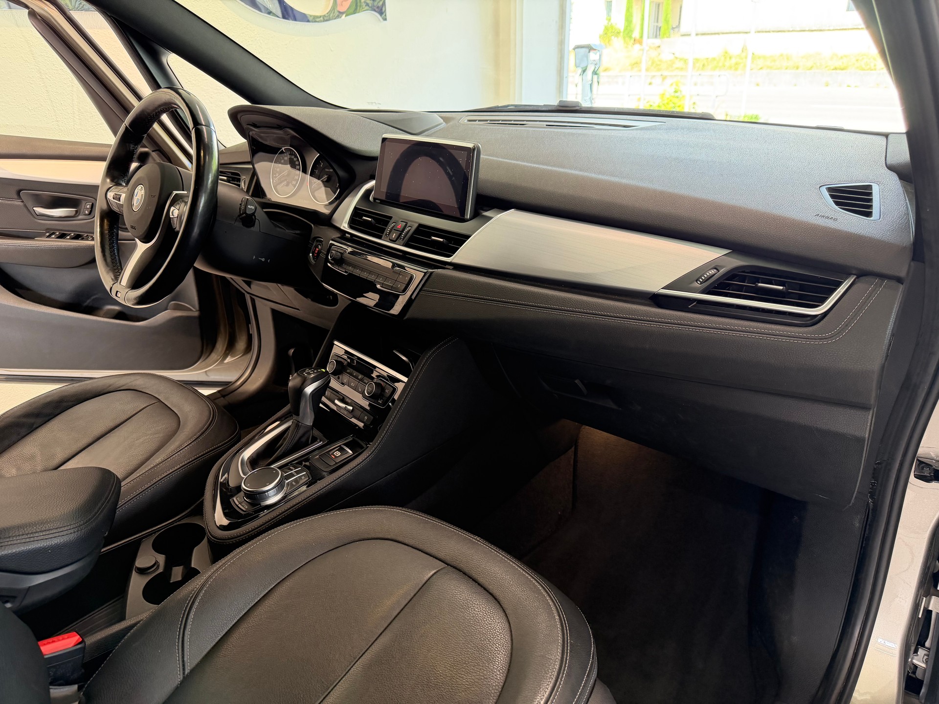 BMW 218i Gran Tourer Luxury Line Steptronic-image-6