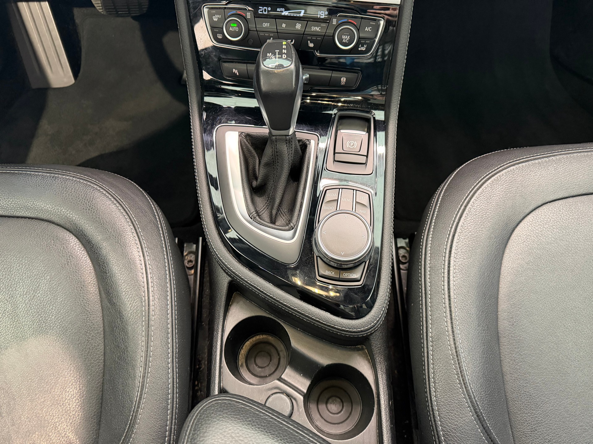 BMW 218i Gran Tourer Luxury Line Steptronic-image-9