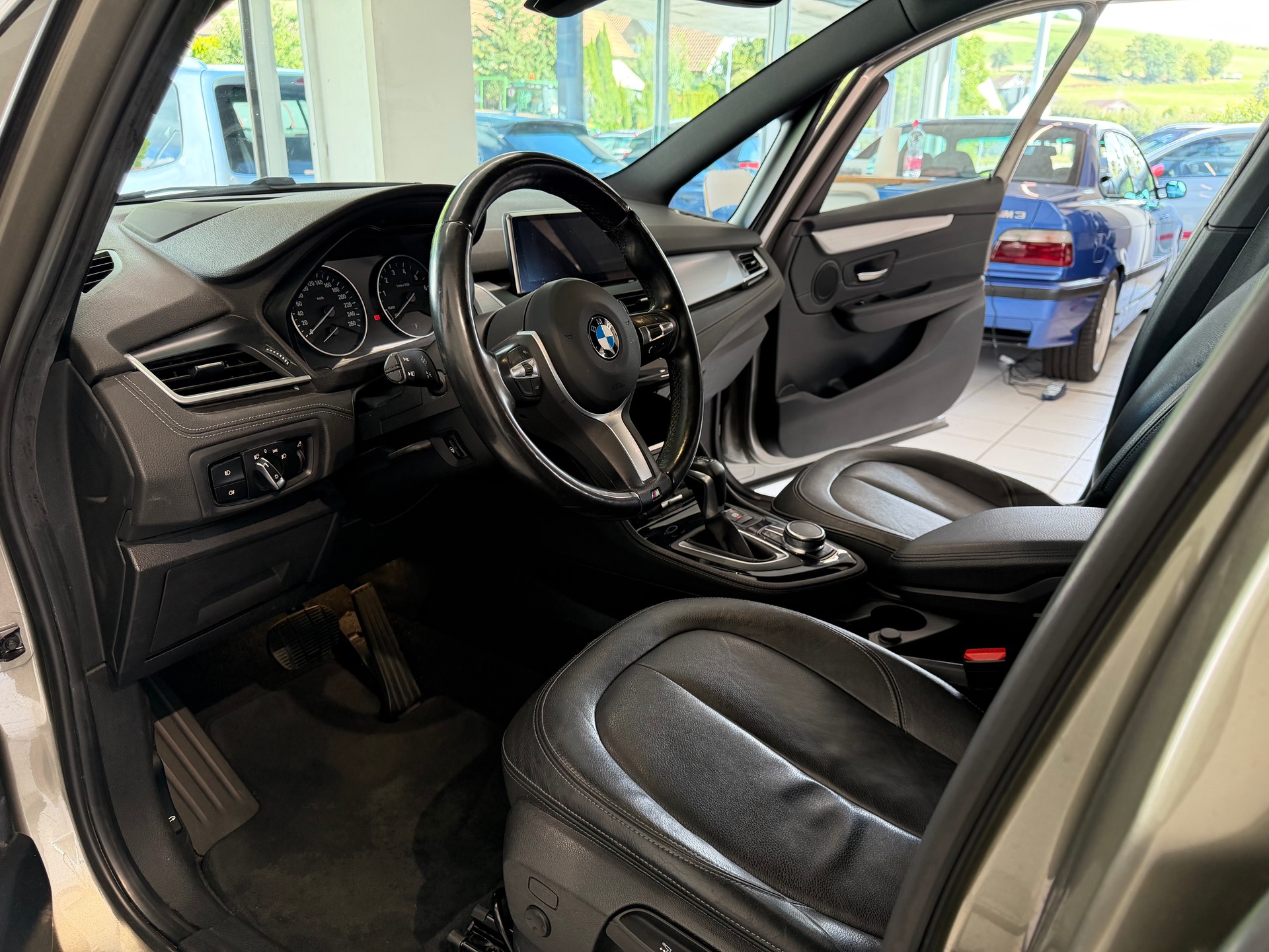 BMW 218i Gran Tourer Luxury Line Steptronic-image-7