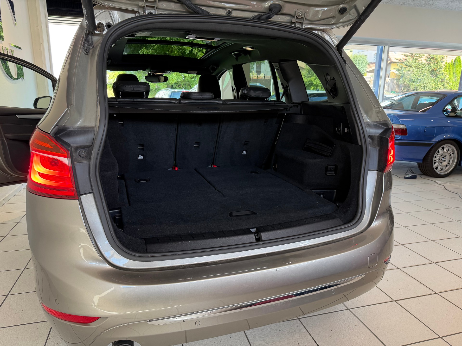 BMW 218i Gran Tourer Luxury Line Steptronic-image-5