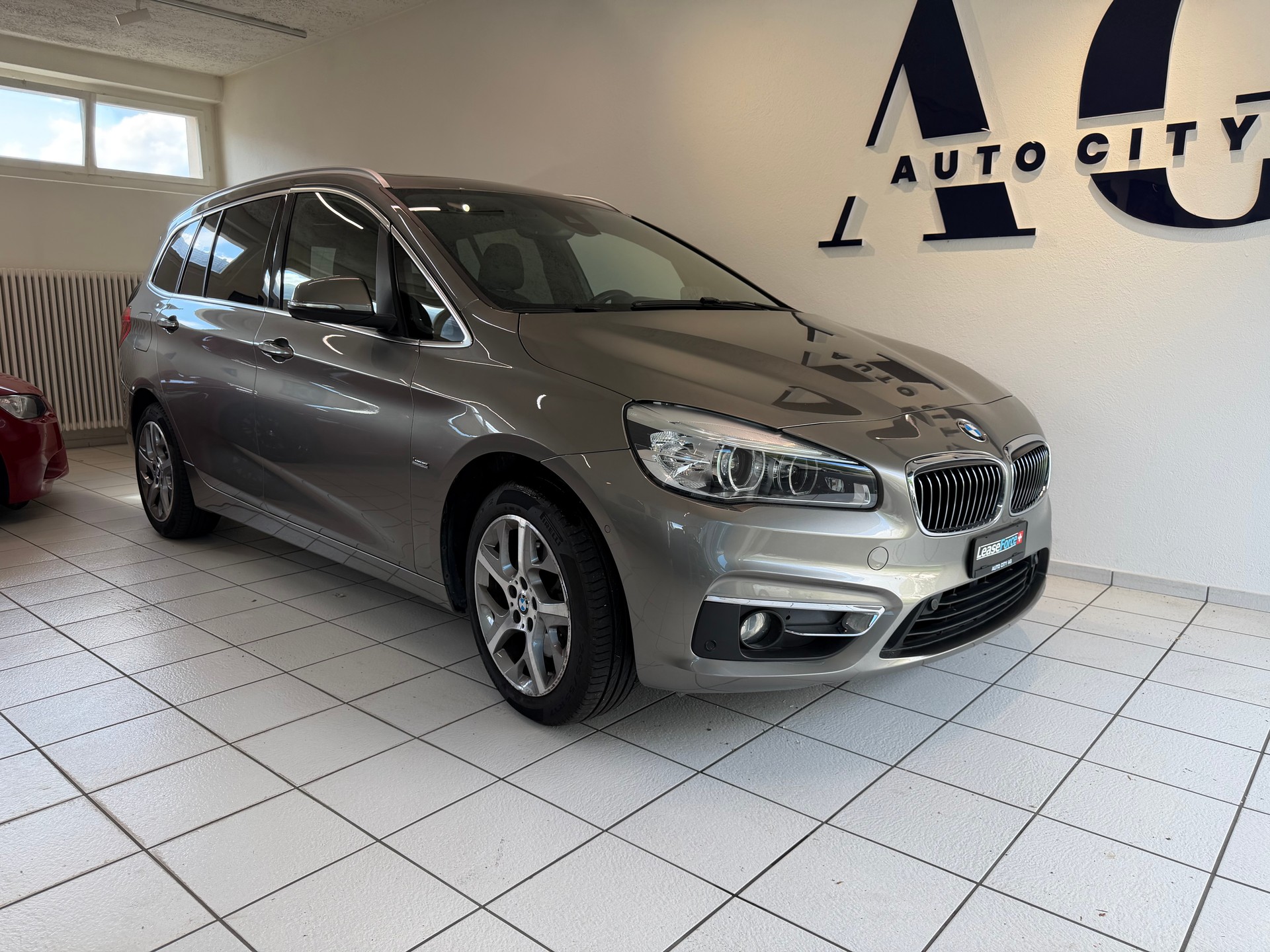 BMW 218i Gran Tourer Luxury Line Steptronic-image-0