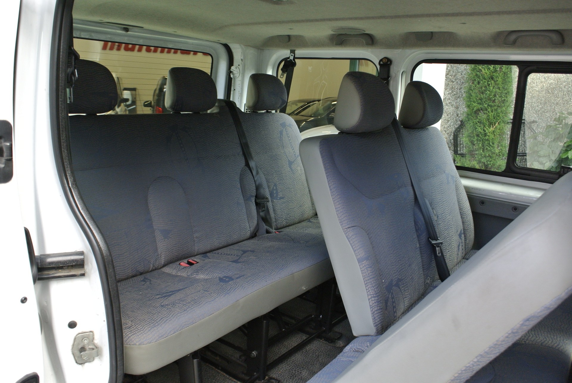 RENAULT Trafic 1.9 dCi 100 2.9t-image-12