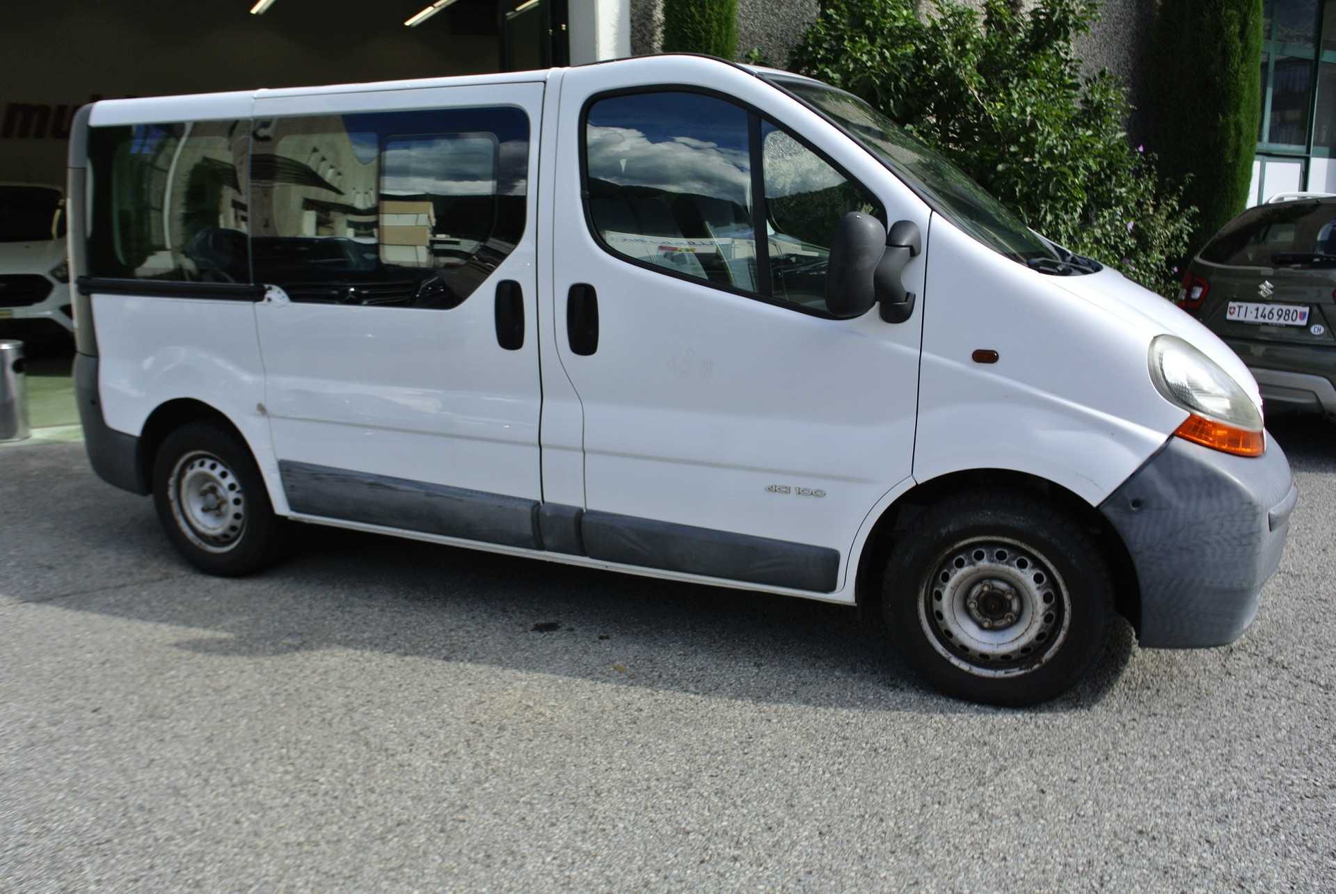 RENAULT Trafic 1.9 dCi 100 2.9t-image-3