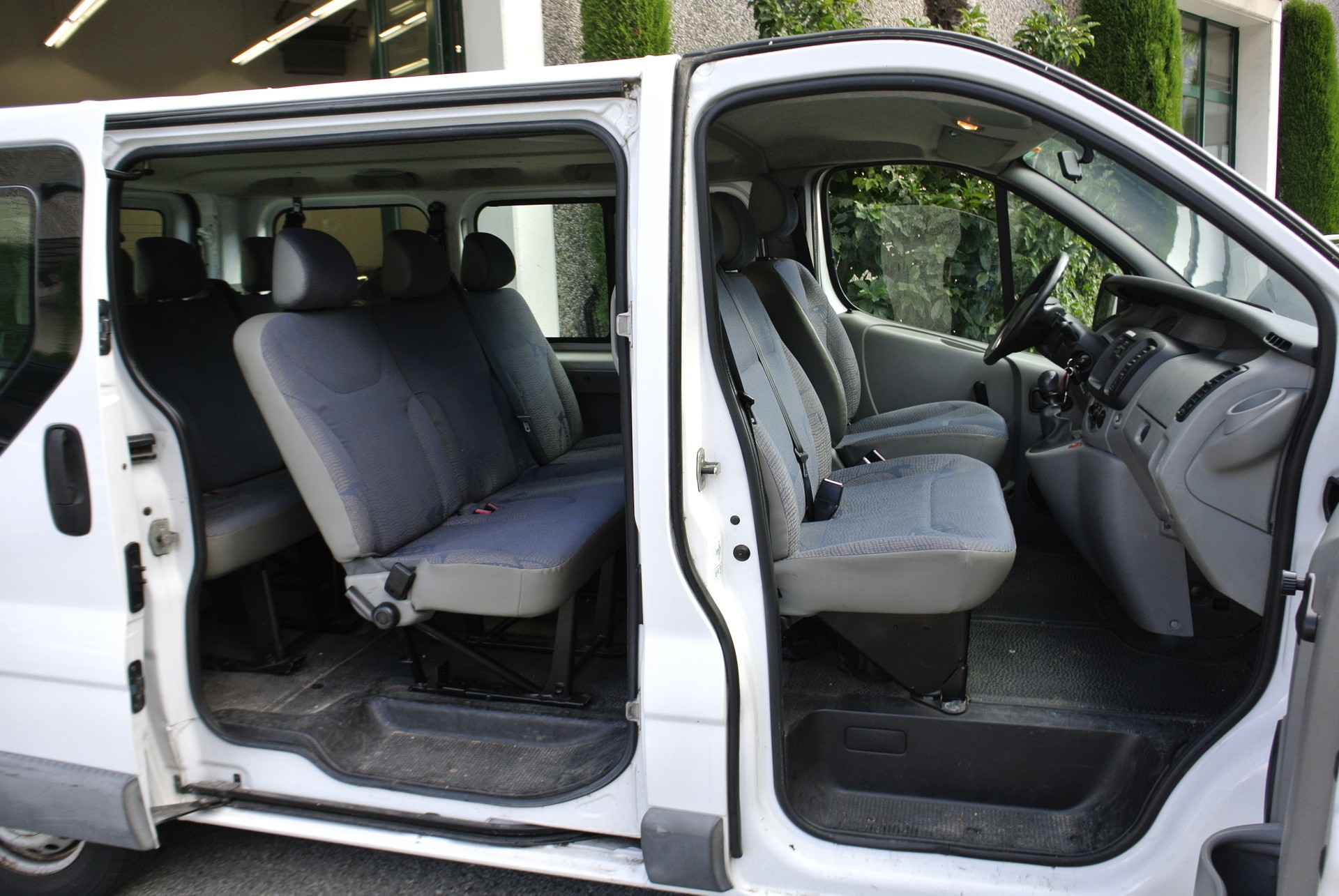RENAULT Trafic 1.9 dCi 100 2.9t-image-11