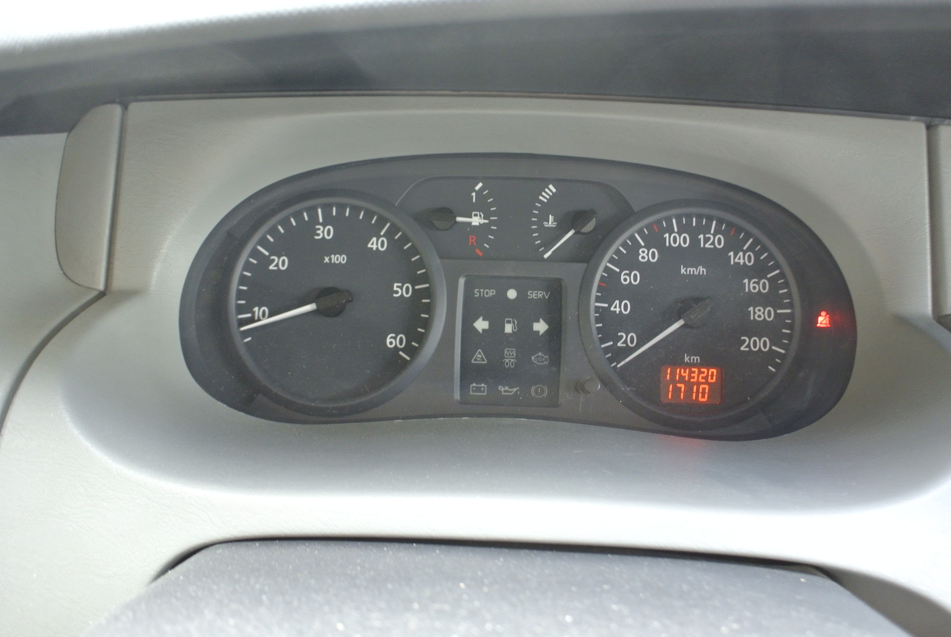 RENAULT Trafic 1.9 dCi 100 2.9t-image-16