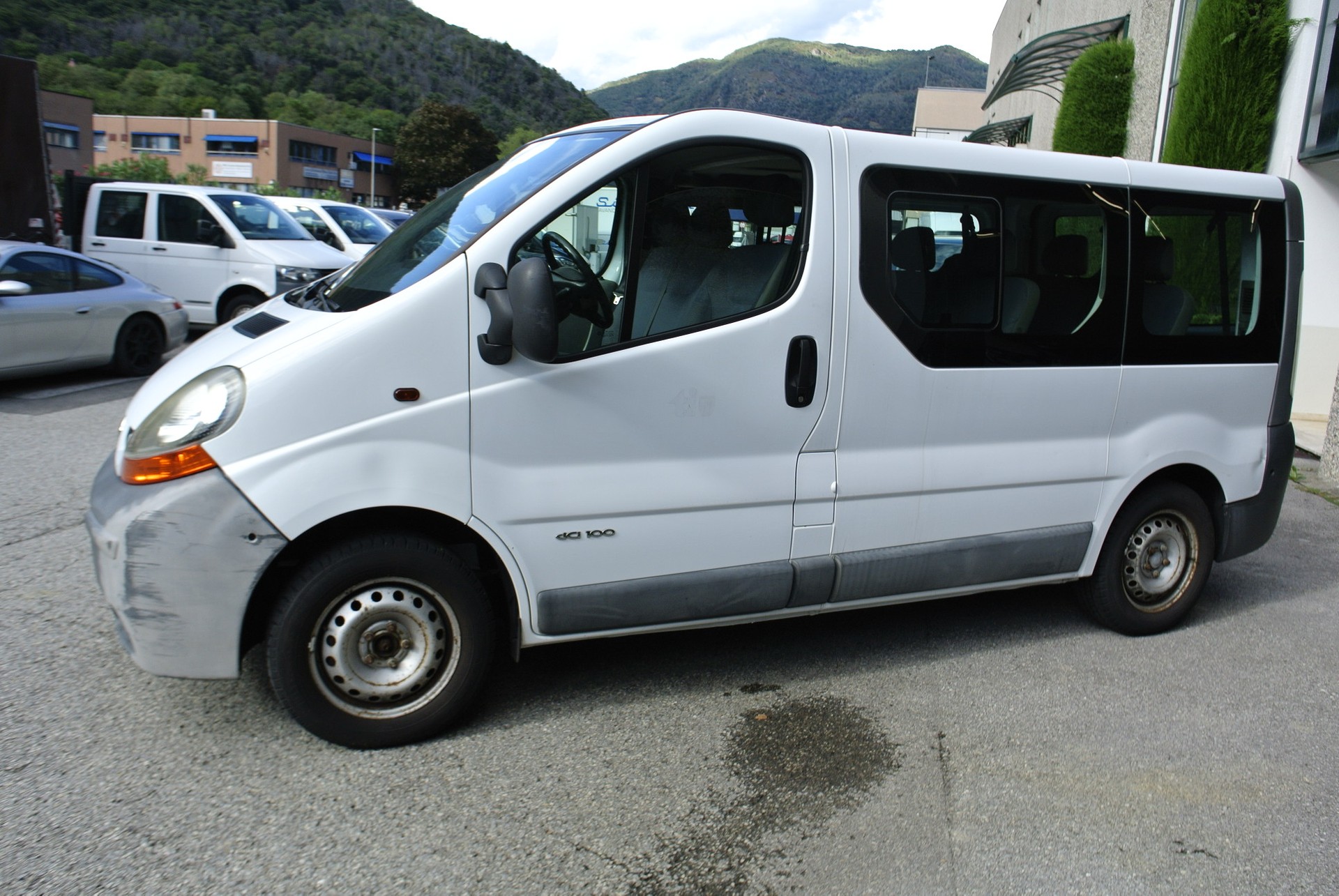 RENAULT Trafic 1.9 dCi 100 2.9t-image-8