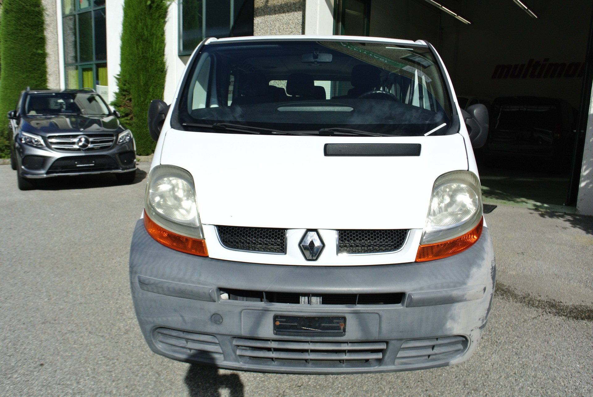 RENAULT Trafic 1.9 dCi 100 2.9t-image-1