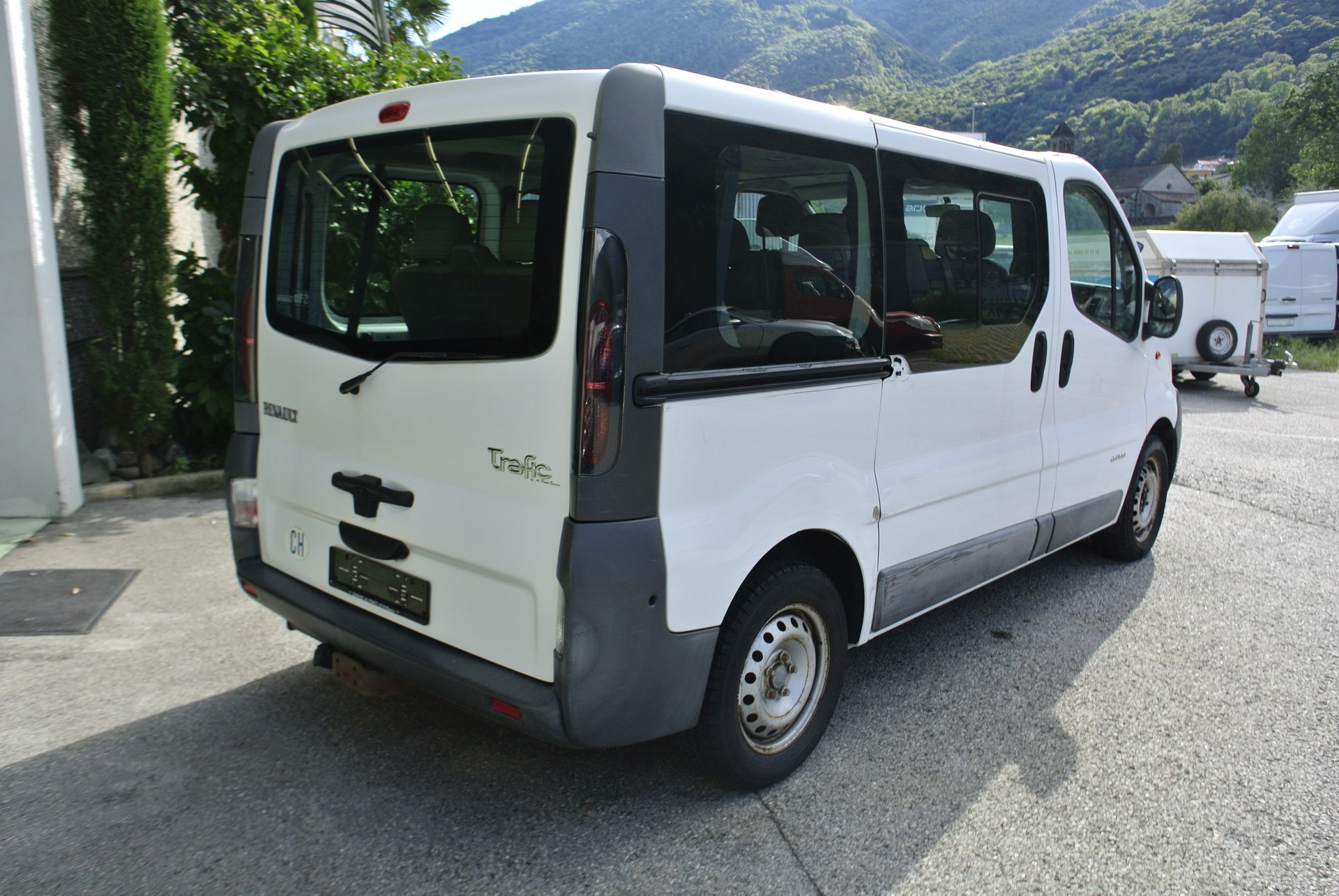 RENAULT Trafic 1.9 dCi 100 2.9t-image-5