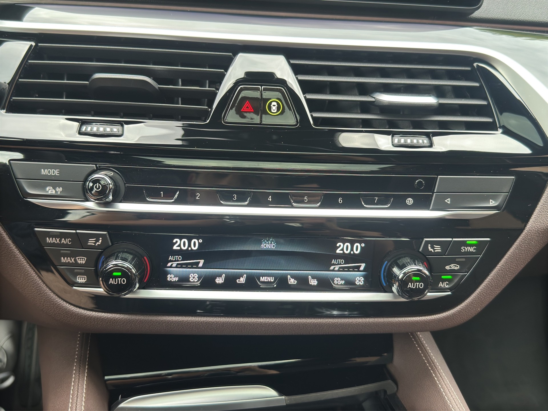 BMW M550i xDrive FACLIFT Exclusiv AHK / Standheizung / ACC-image-20