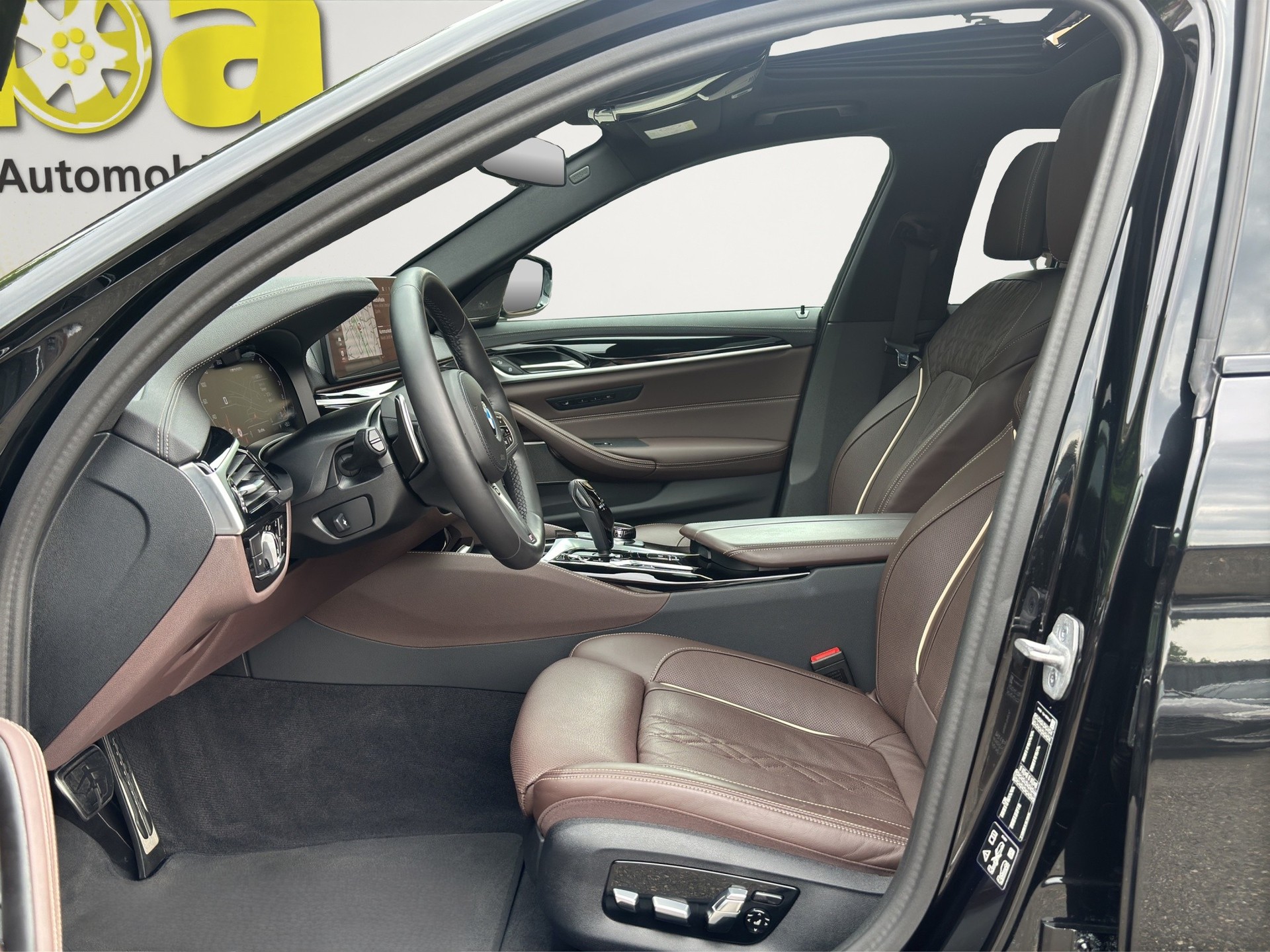 BMW M550i xDrive FACLIFT Exclusiv AHK / Standheizung / ACC-image-11