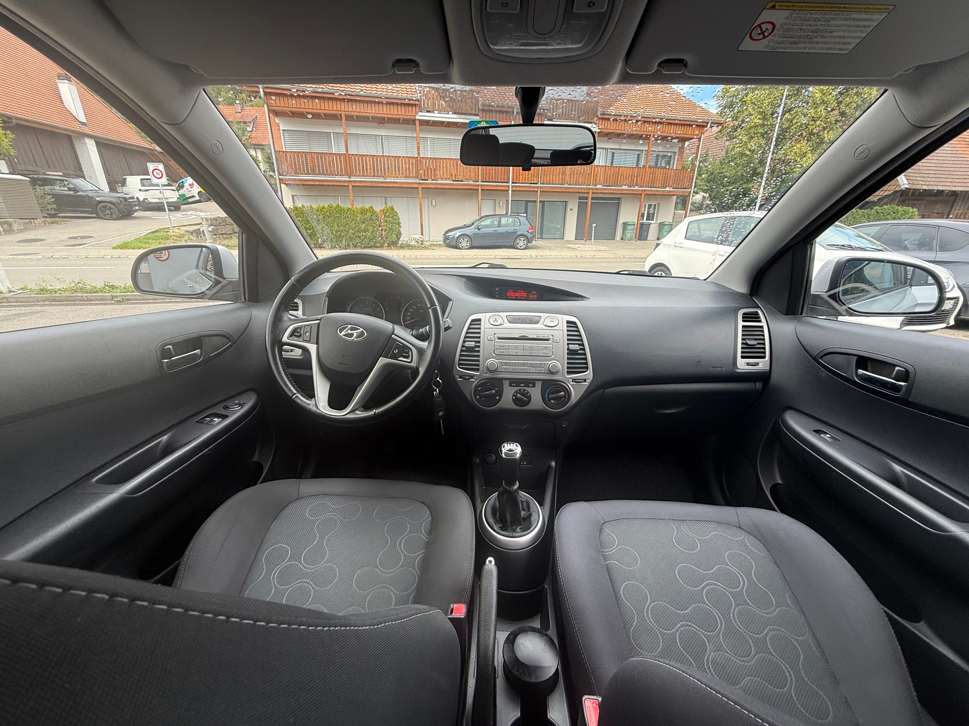 HYUNDAI i20 1.4 Style-image-12