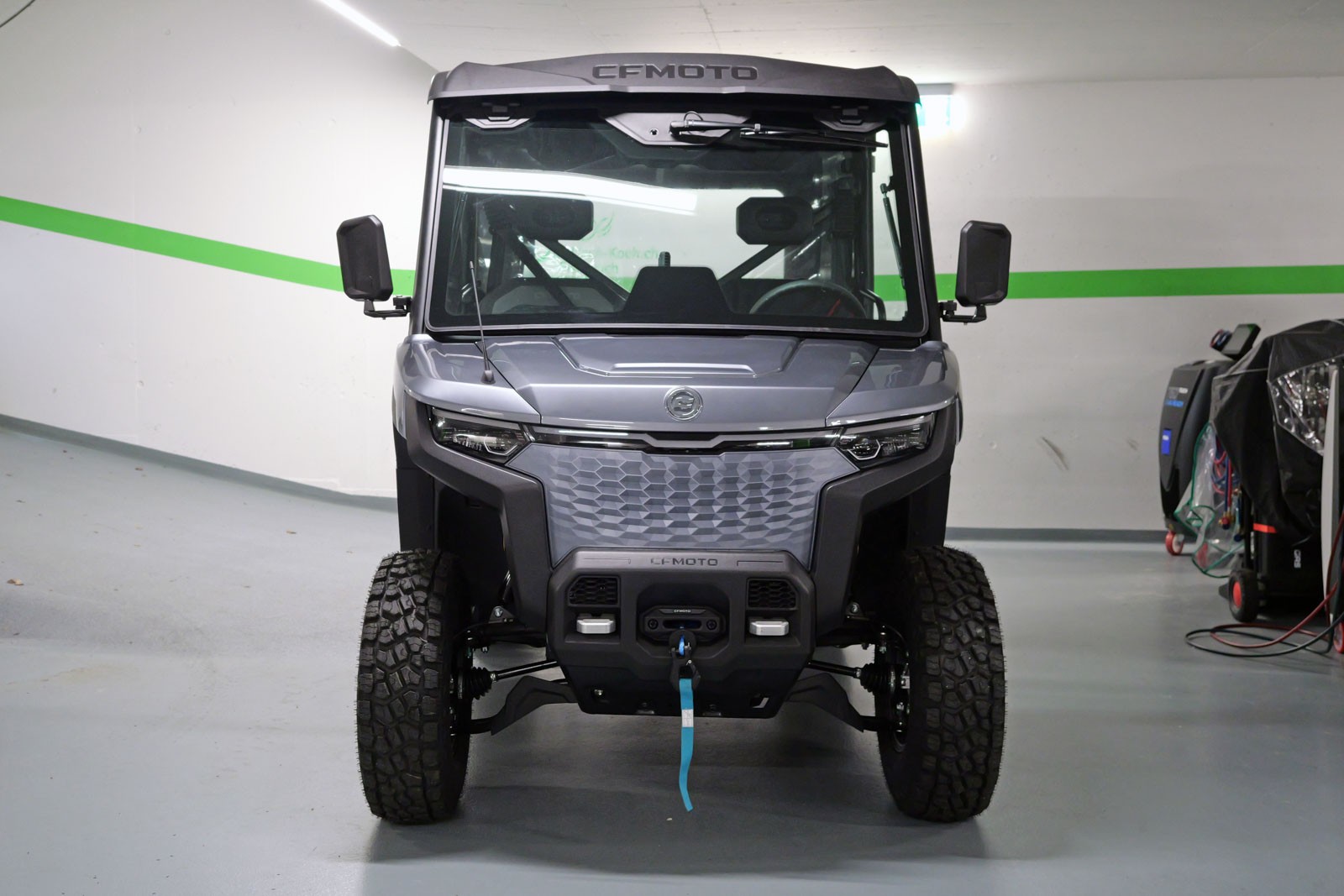 CF MOTO UFORCE U6 EV-showroom-element-1