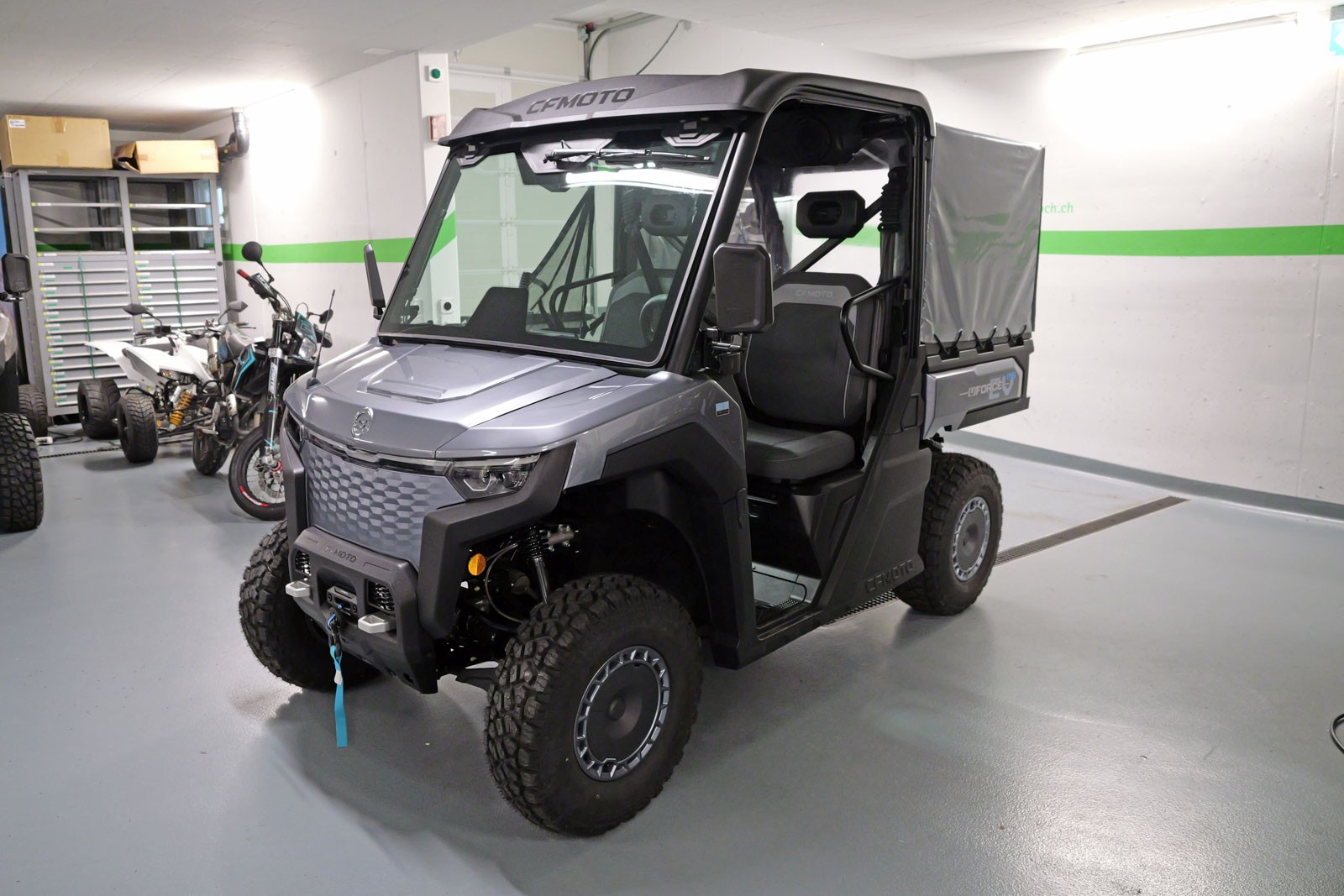 CF MOTO UFORCE U6 EV-showroom-element-2
