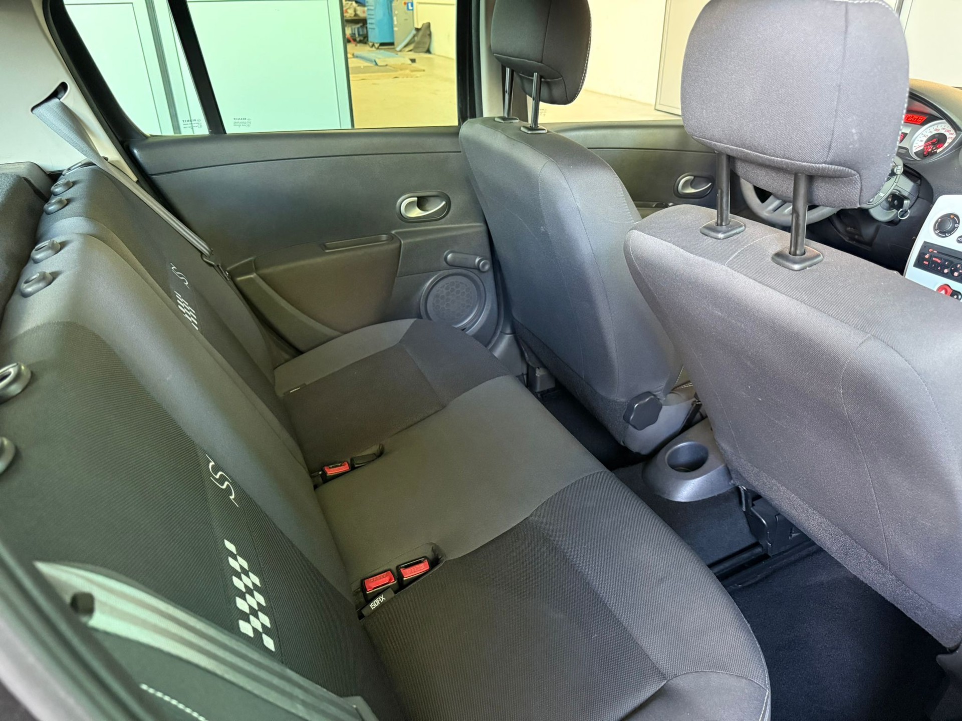 RENAULT Clio 1.2 16V Turbo 20th Edition-image-11
