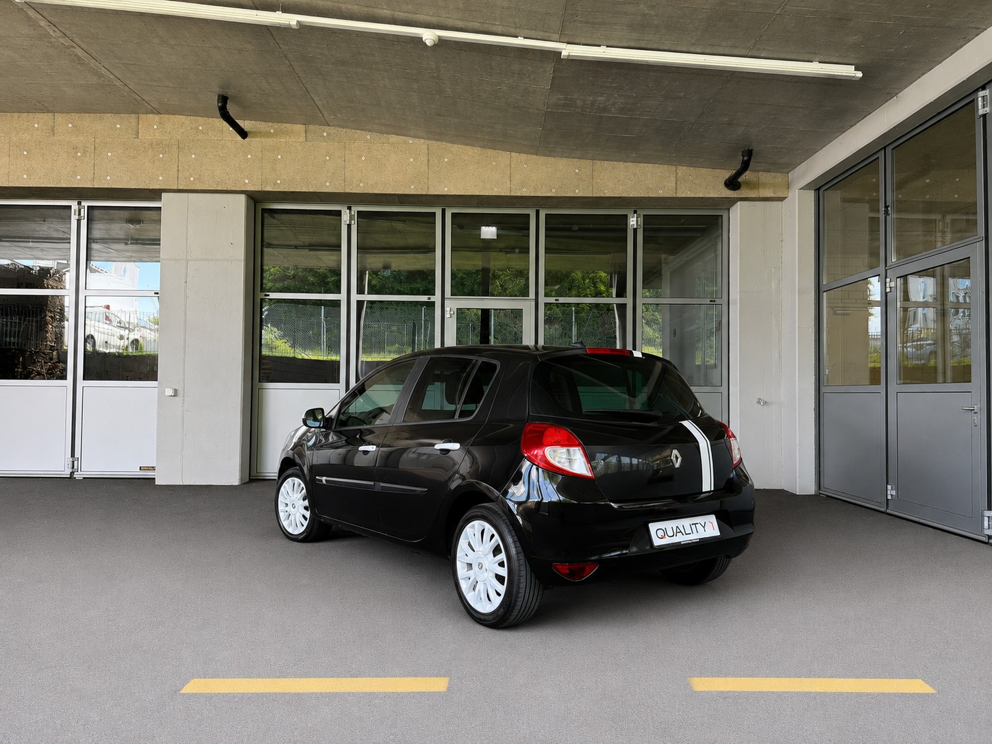 RENAULT Clio 1.2 16V Turbo 20th Edition-image-4