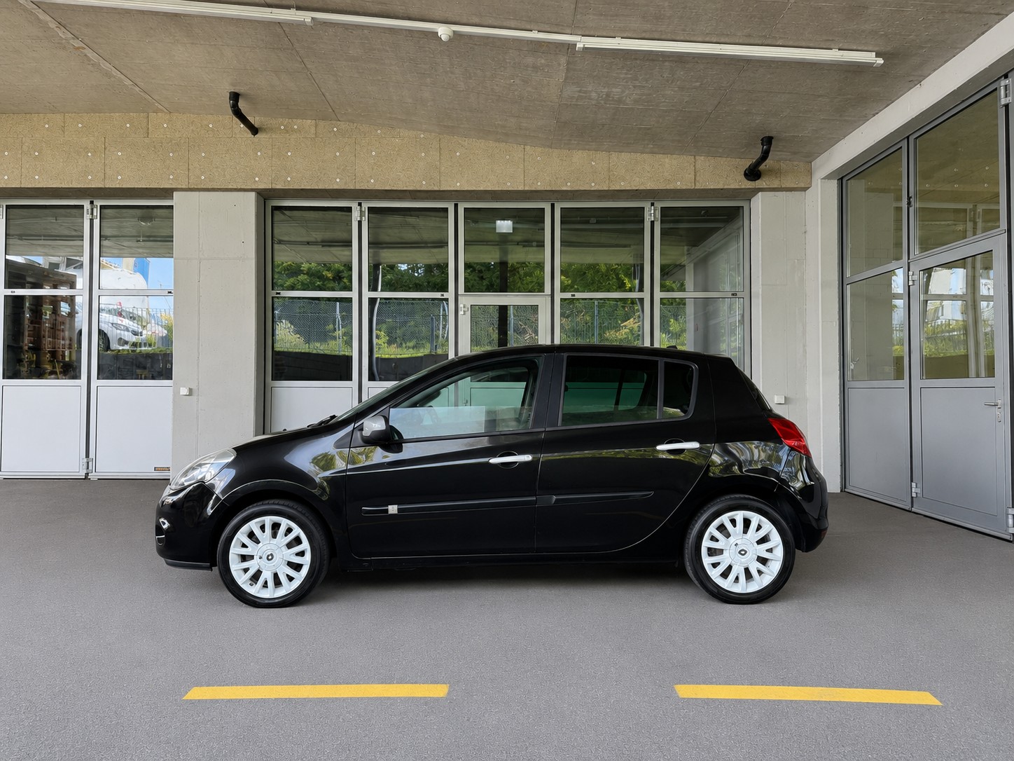 RENAULT Clio 1.2 16V Turbo 20th Edition-image-5
