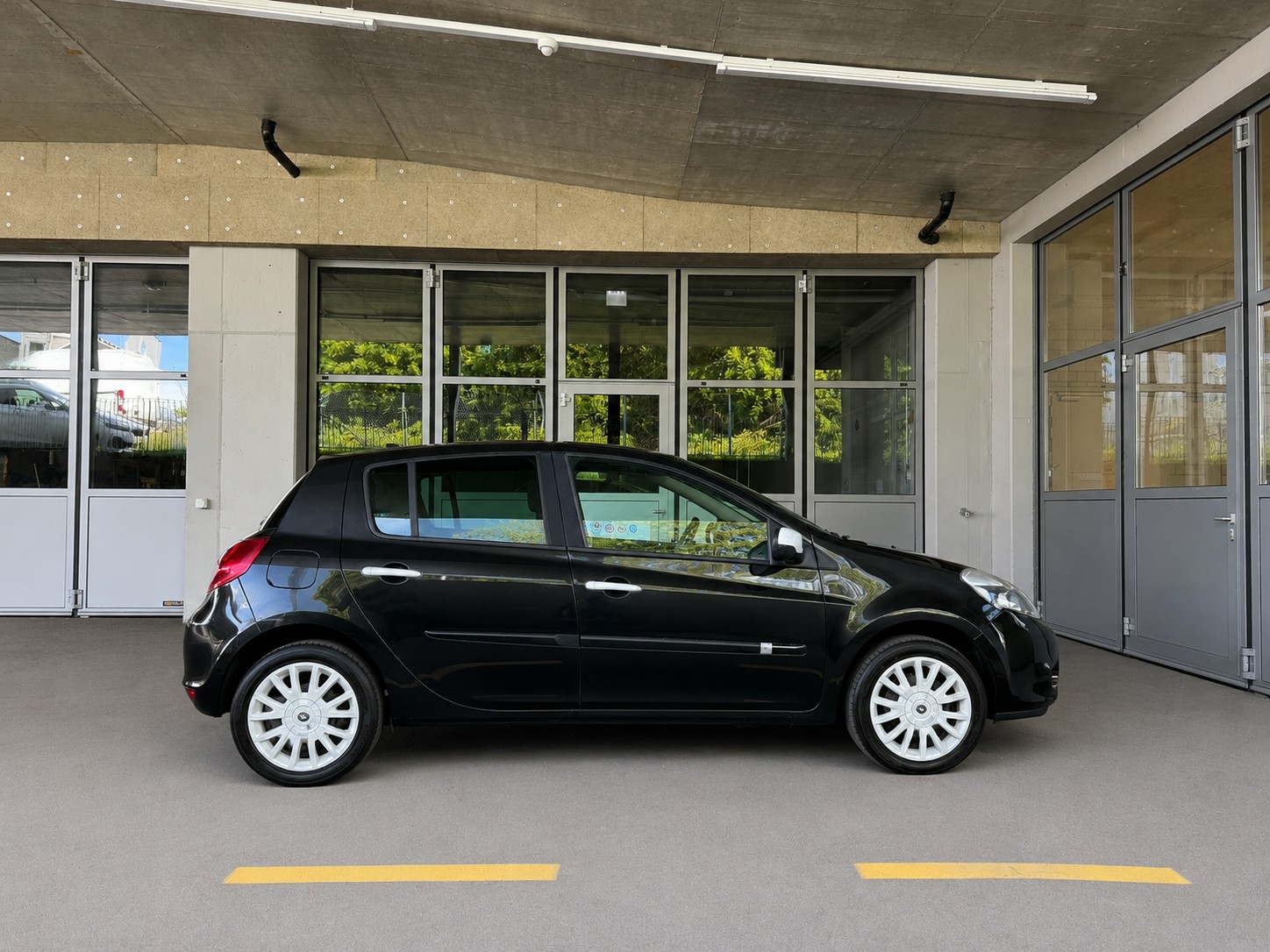 RENAULT Clio 1.2 16V Turbo 20th Edition-image-1